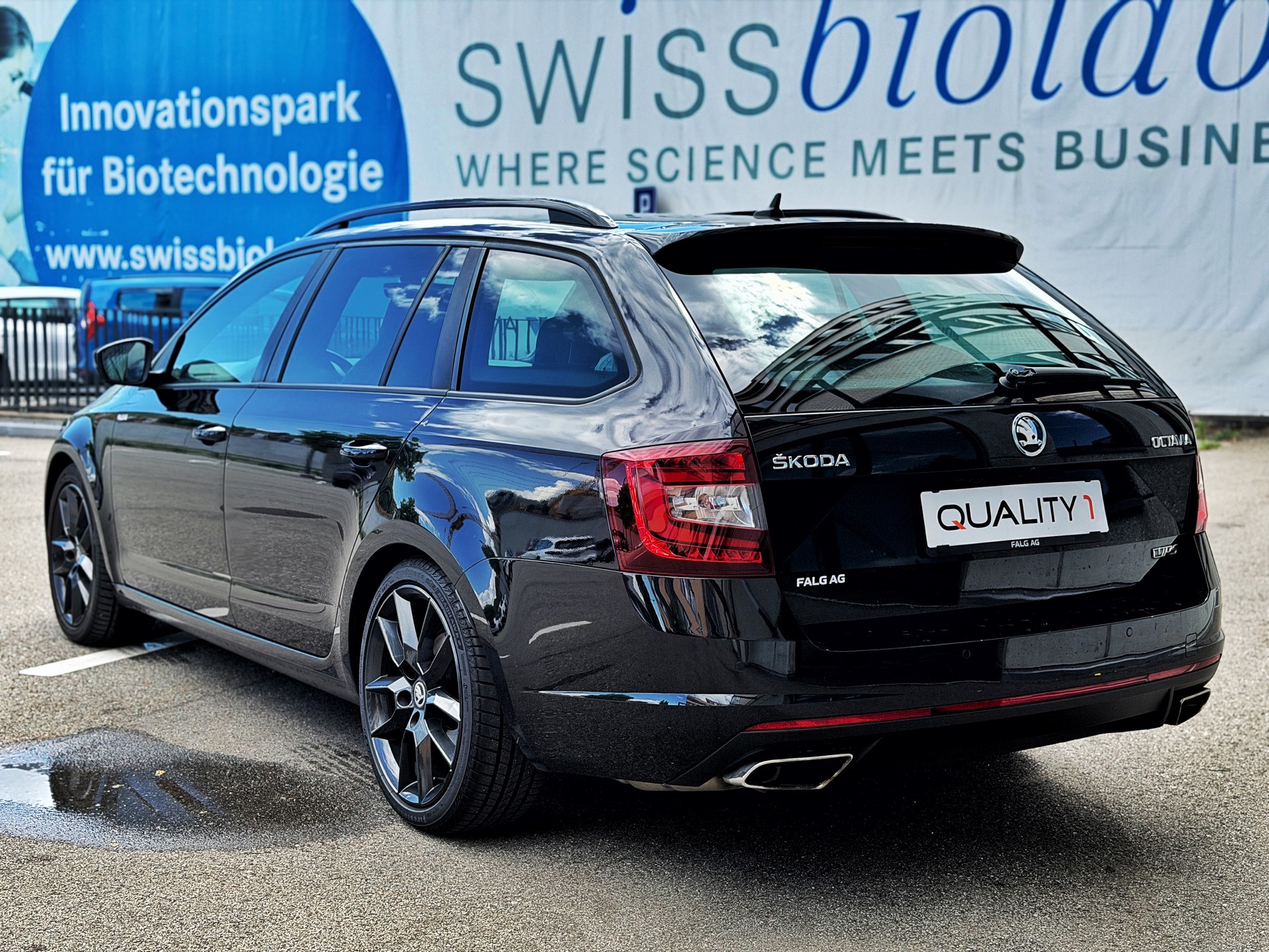 SKODA Octavia Combi 2.0 TSI RS Value DSG-showroom-element-2