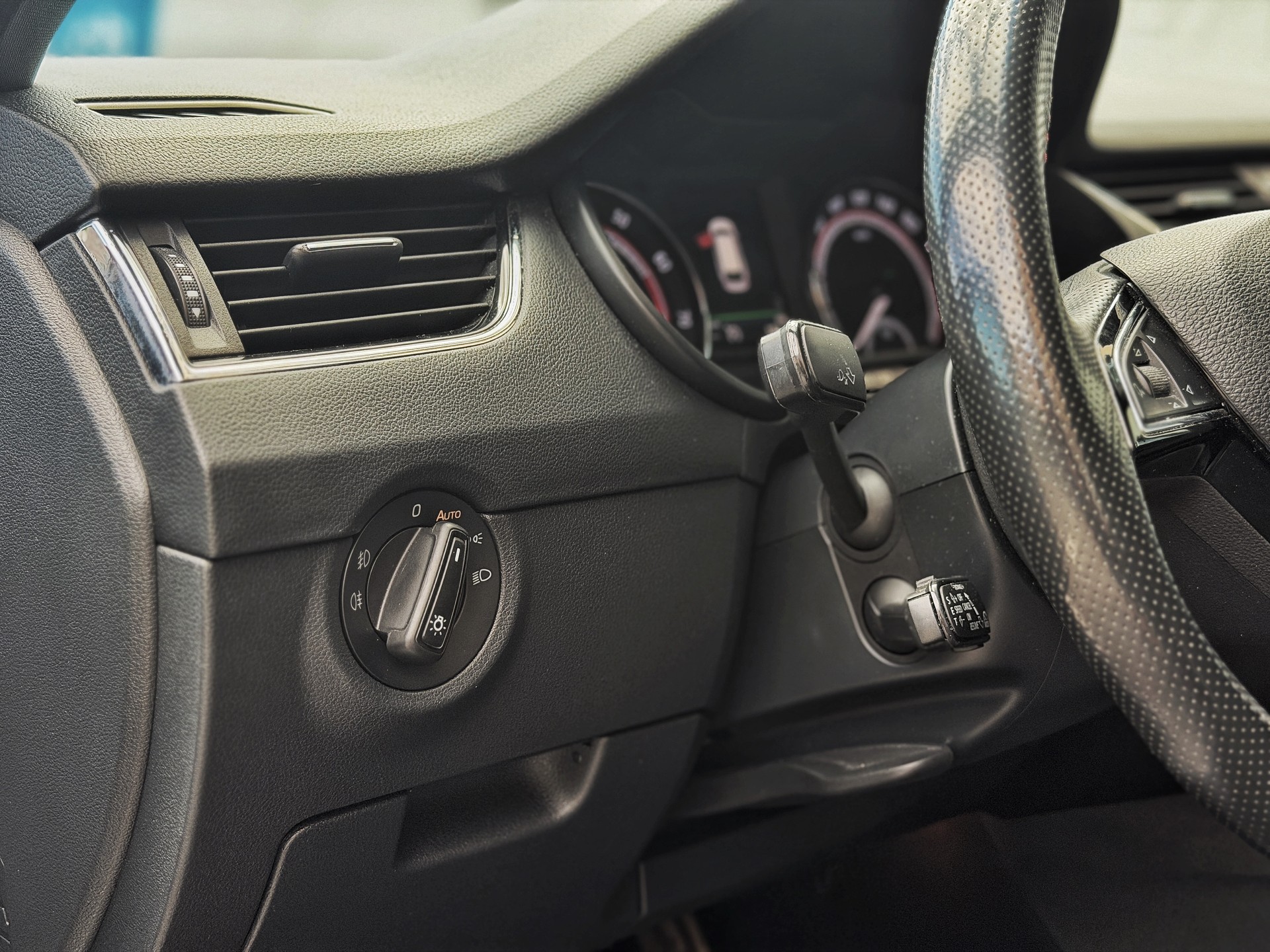 SKODA Octavia Combi 2.0 TSI RS Value DSG-image-17
