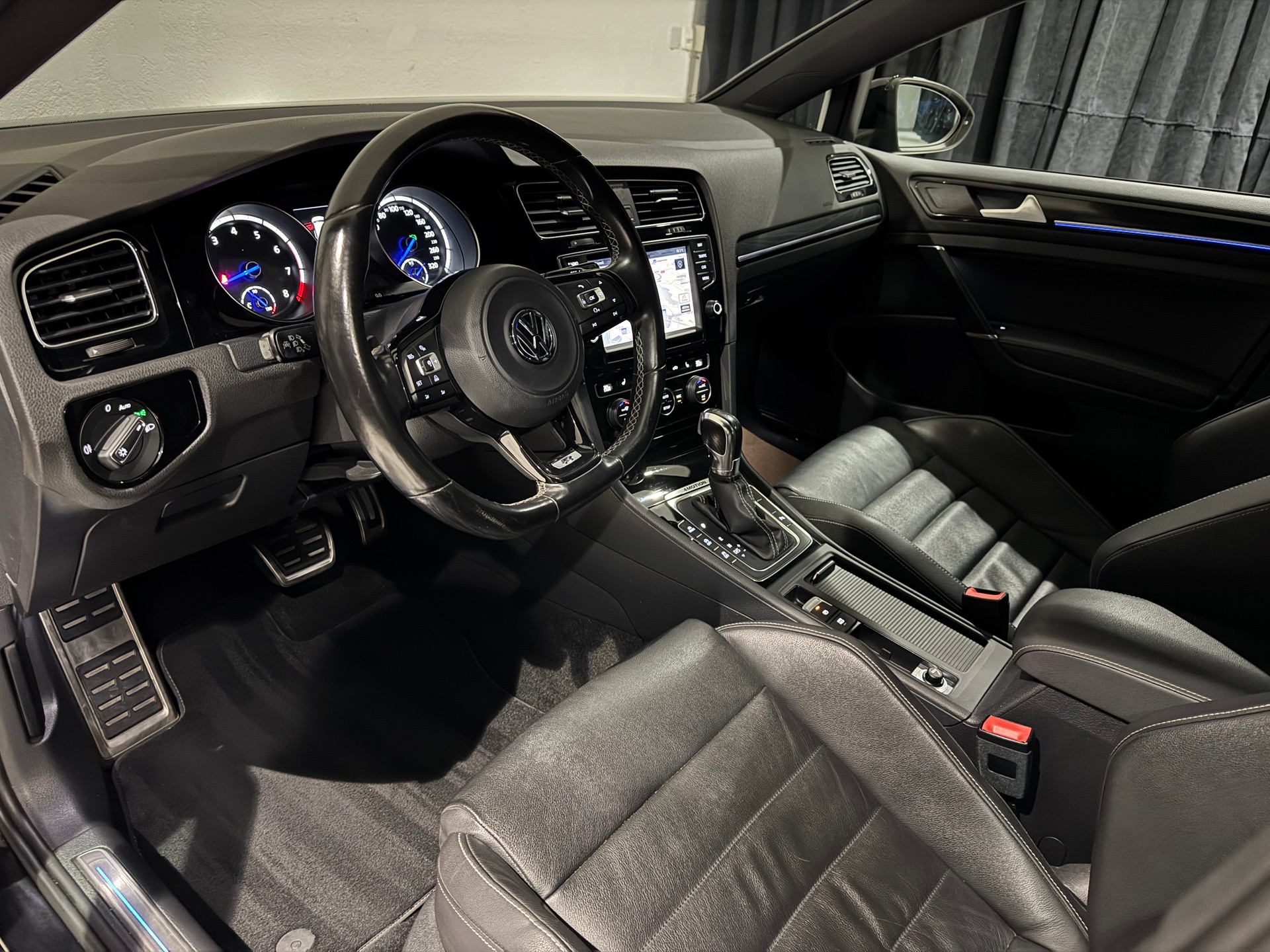 VW Golf 2.0 TSI R 4Motion DSG | CH |-image-10