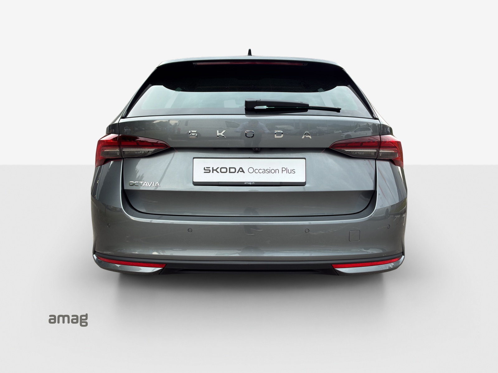 SKODA Octavia Combi 2.0 TDI DSG Selection-image-3
