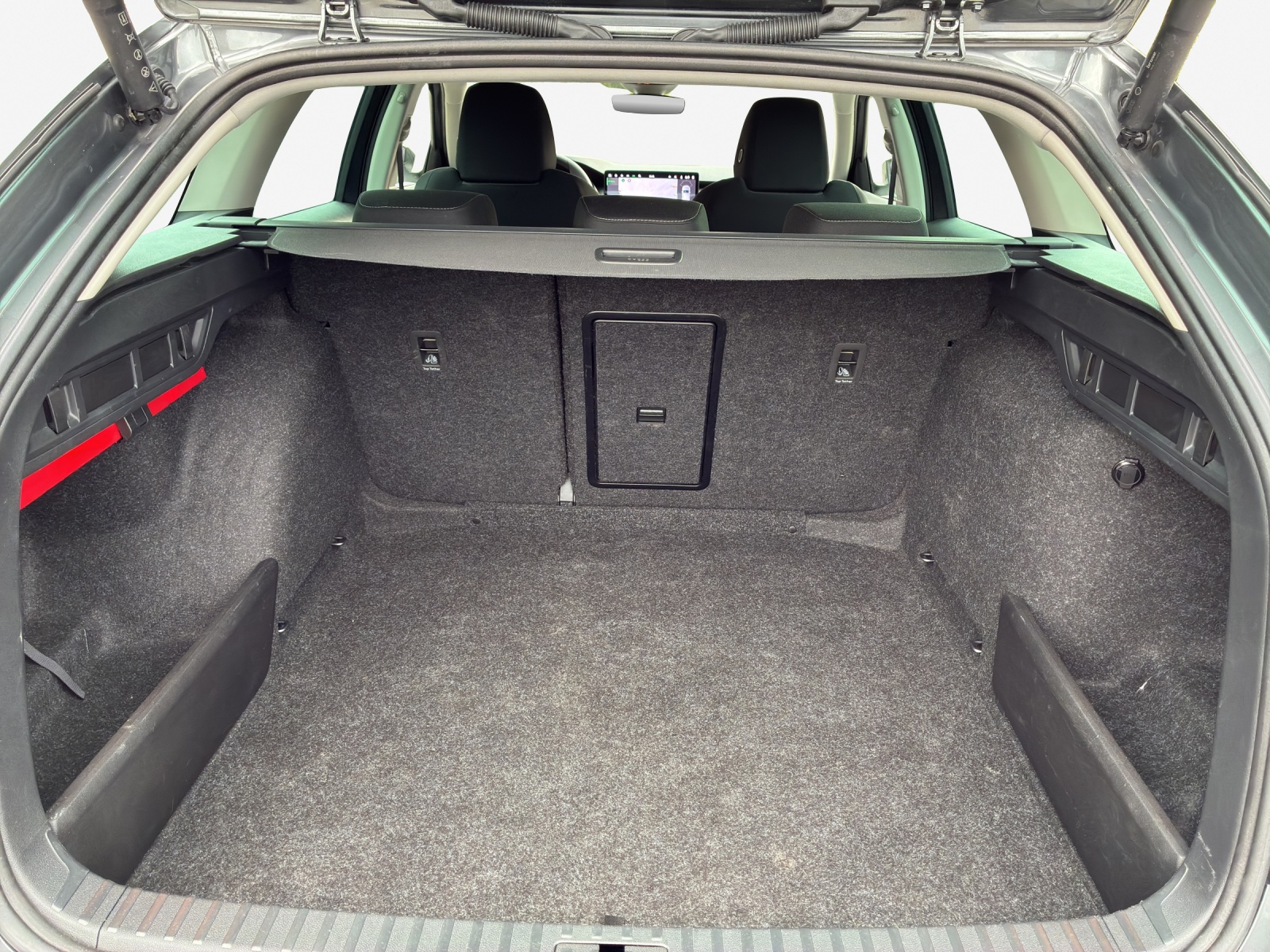 SKODA Octavia Combi 2.0 TDI DSG Selection-image-12