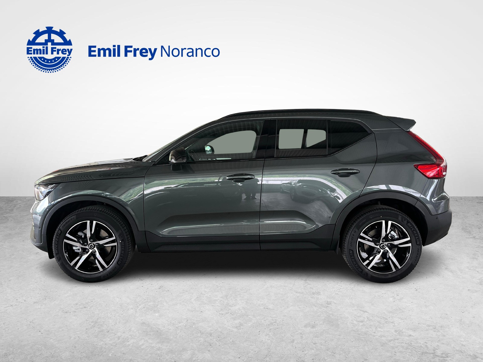 VOLVO XC40 2.0 B3 MH Plus Dark-image-1