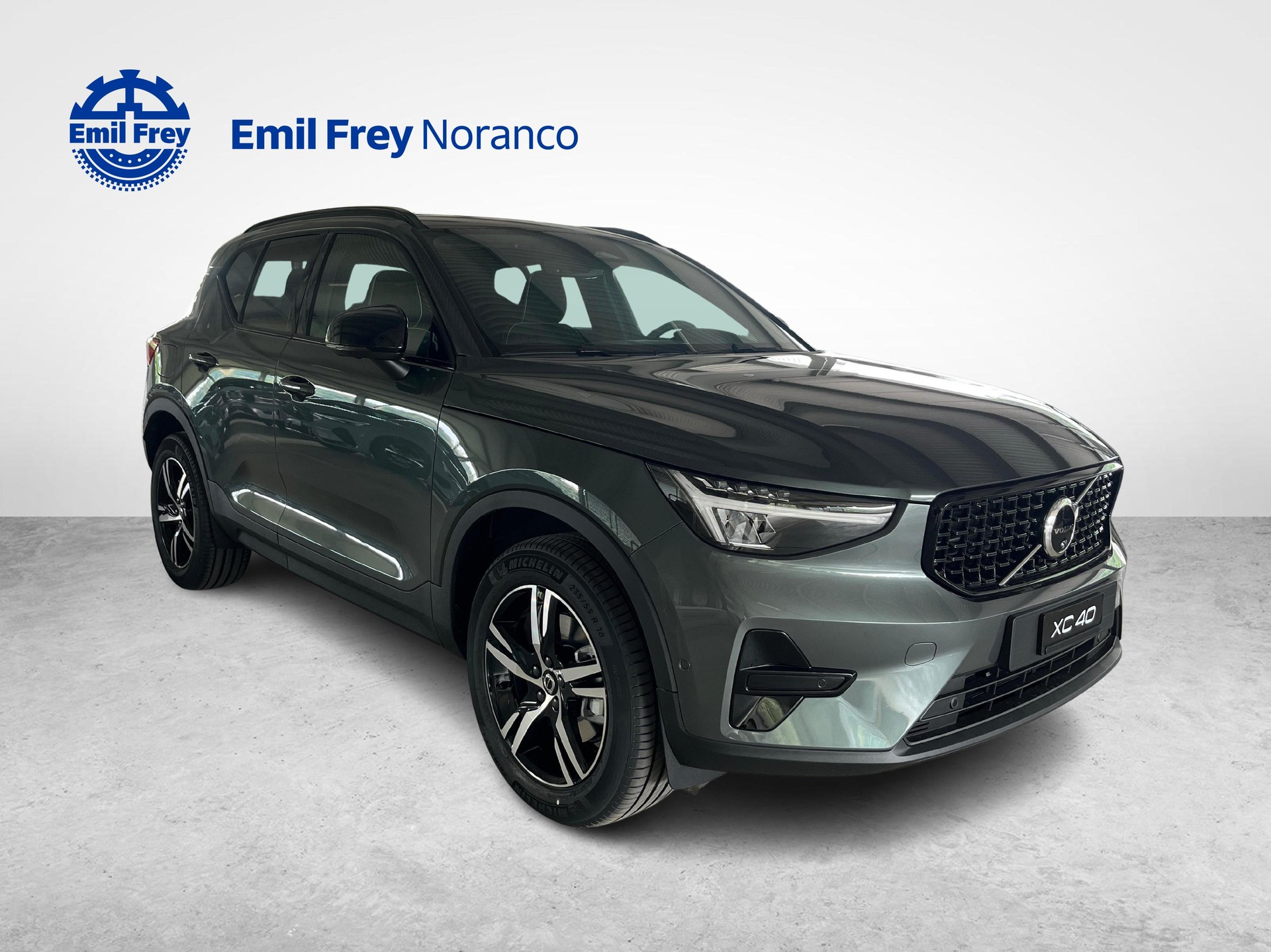 VOLVO XC40 2.0 B3 MH Plus Dark-image-6