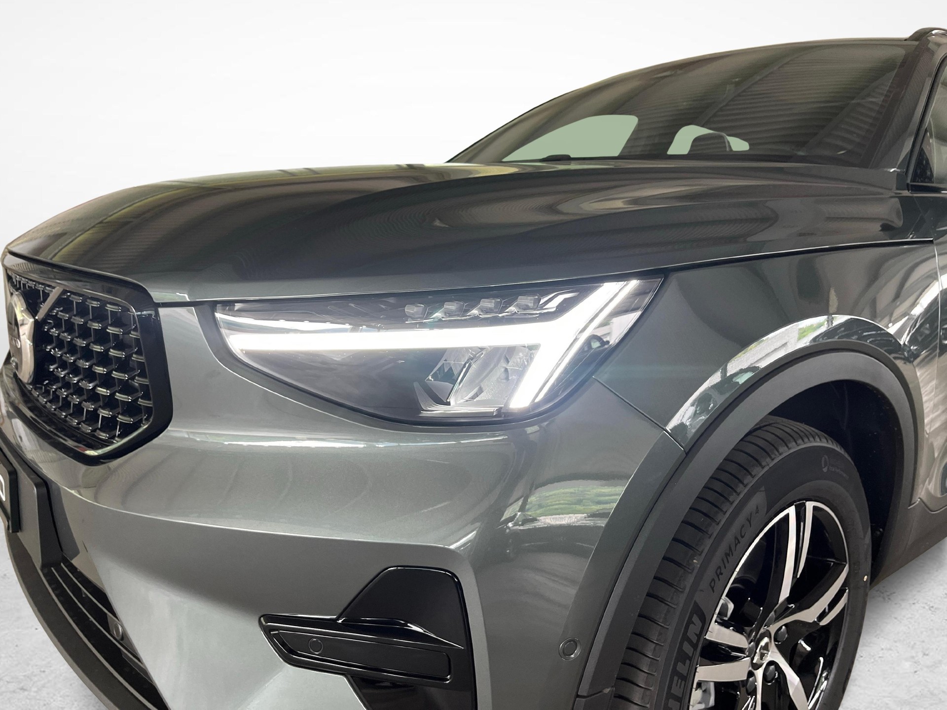 VOLVO XC40 2.0 B3 MH Plus Dark-image-21
