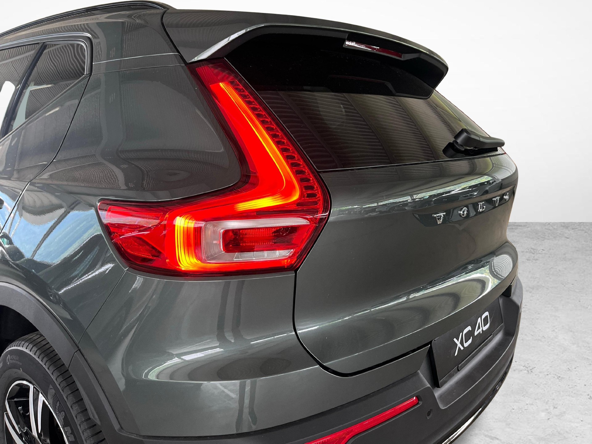 VOLVO XC40 2.0 B3 MH Plus Dark-image-20