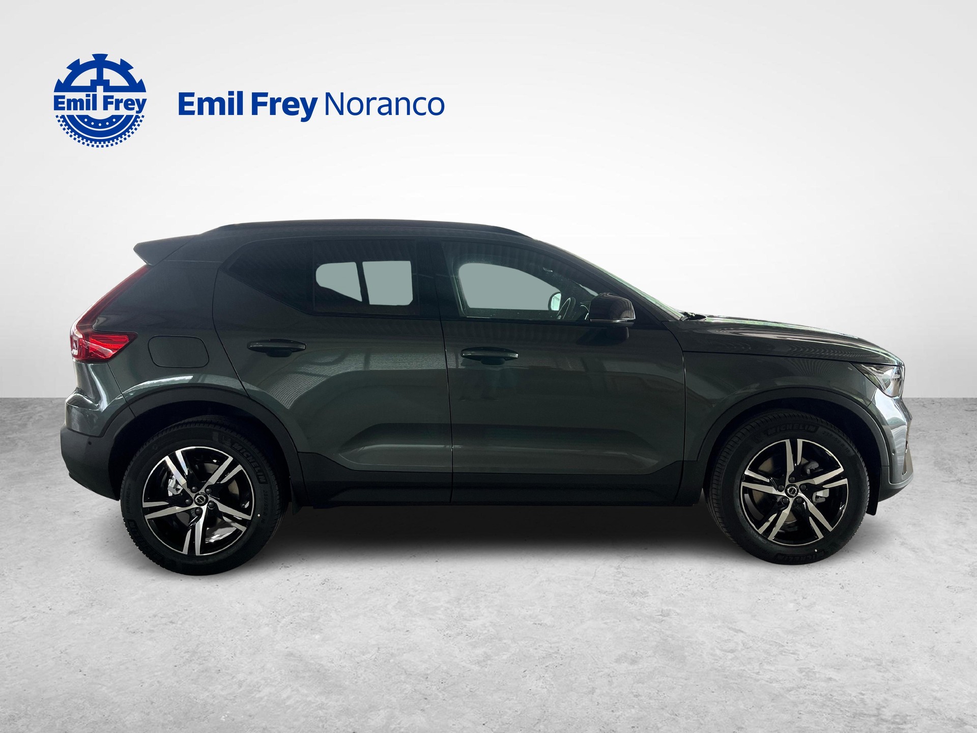 VOLVO XC40 2.0 B3 MH Plus Dark-image-5