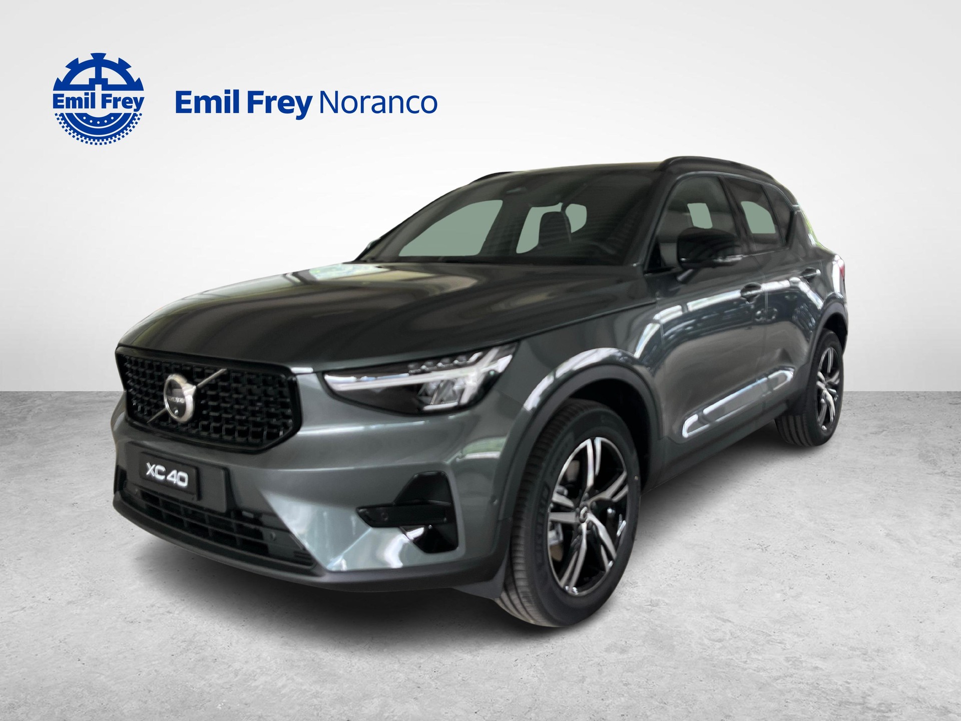 VOLVO XC40 2.0 B3 MH Plus Dark-image-0