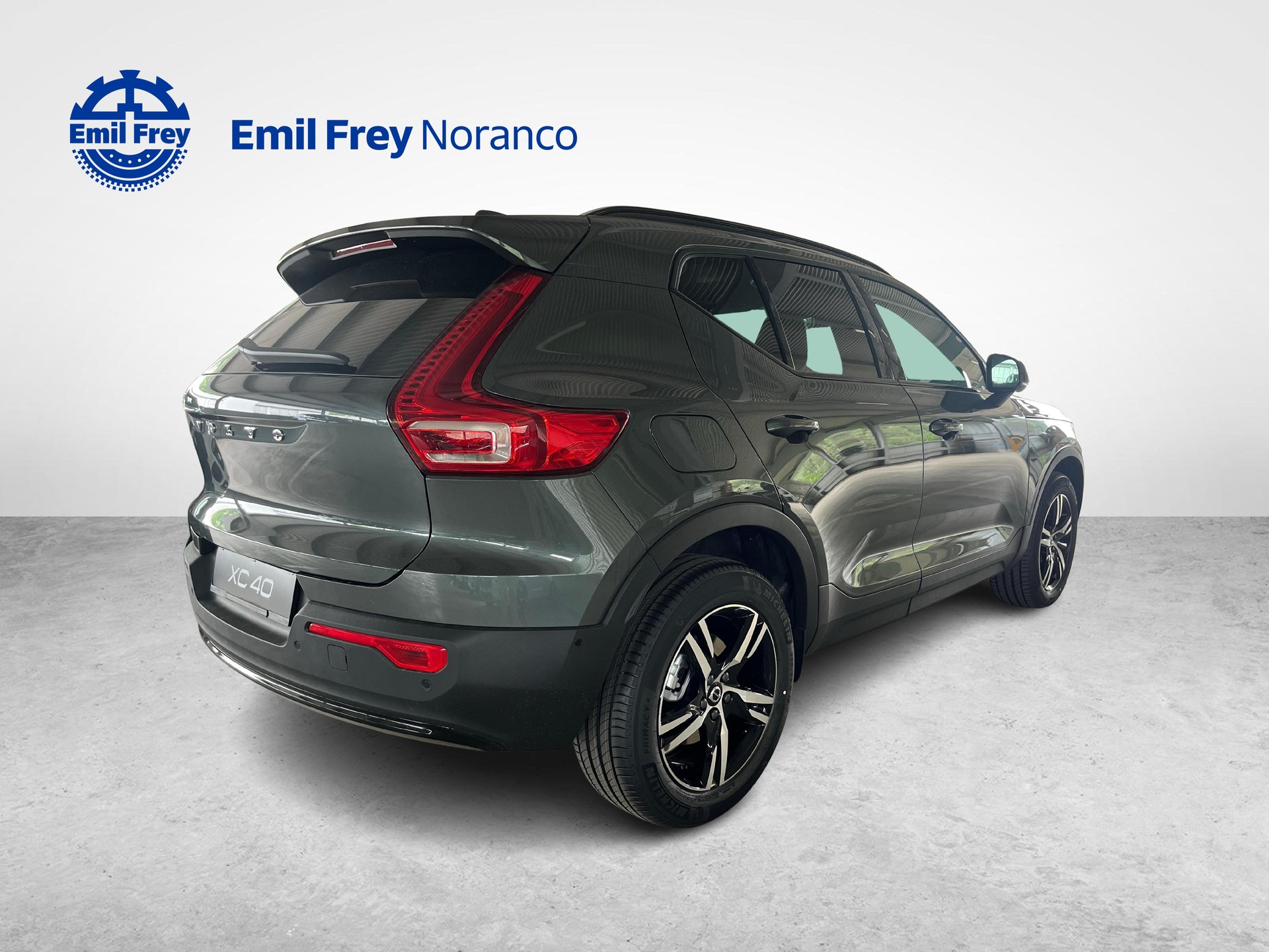 VOLVO XC40 2.0 B3 MH Plus Dark-image-4
