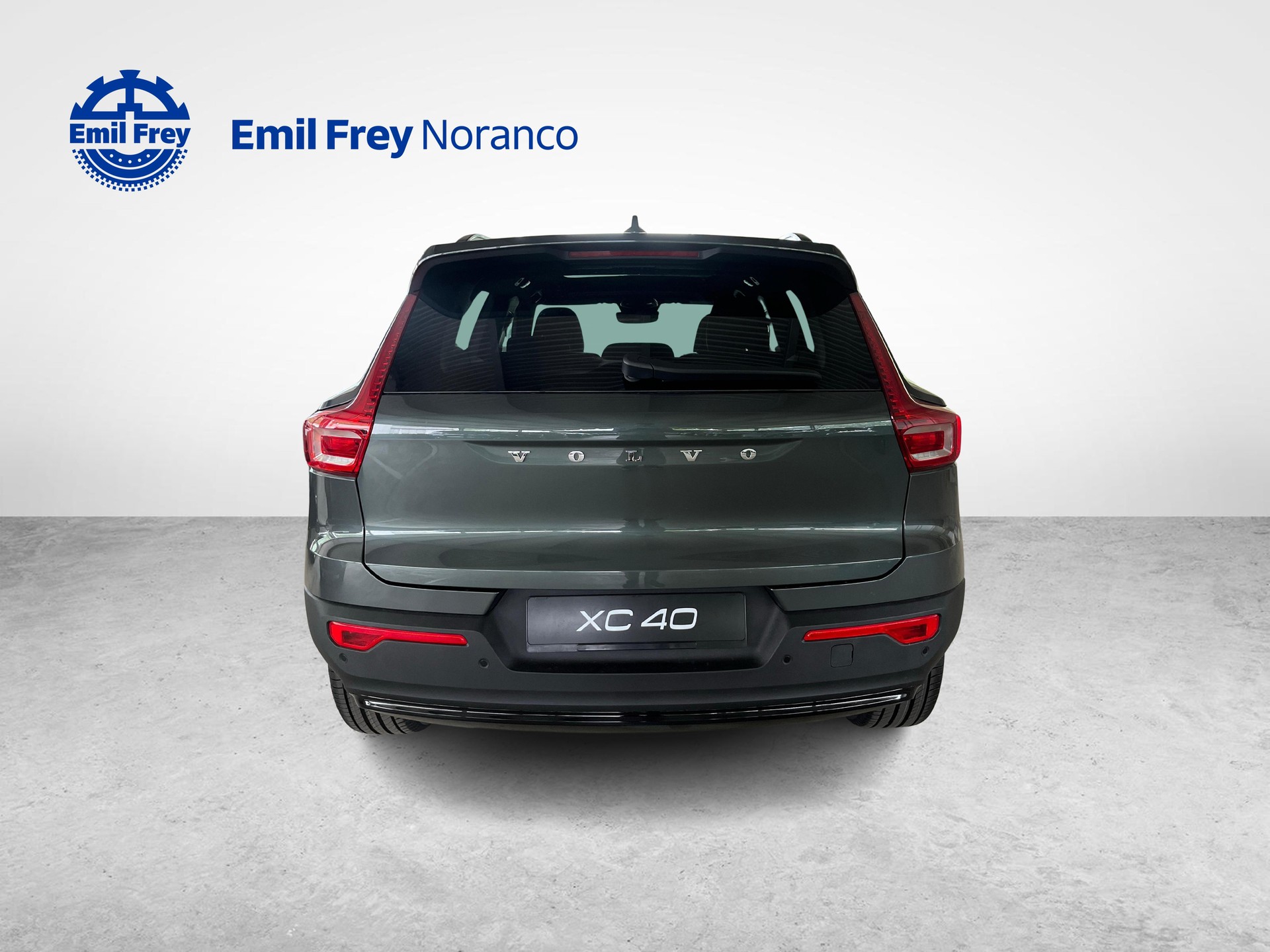 VOLVO XC40 2.0 B3 MH Plus Dark-image-3