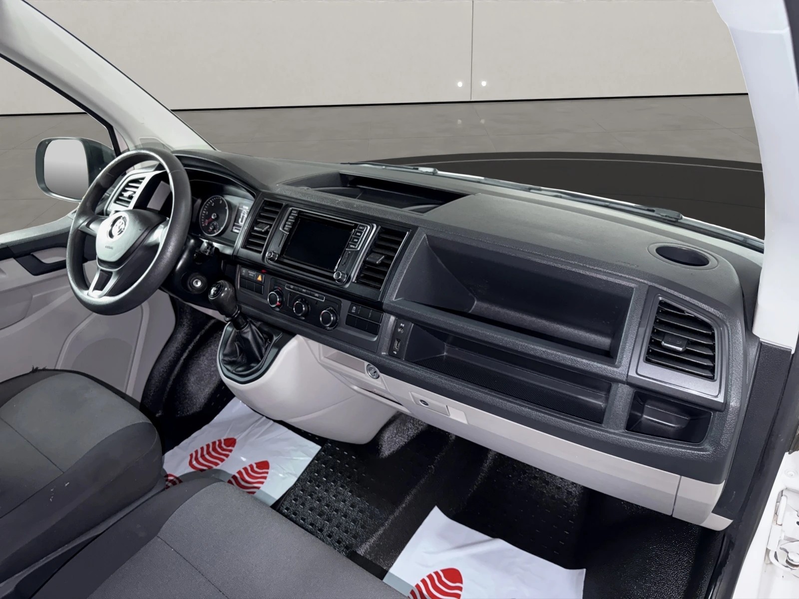 VW T6 2.0 TDI 4Motion ( Mit AHK / Sortimo Regale )-image-10