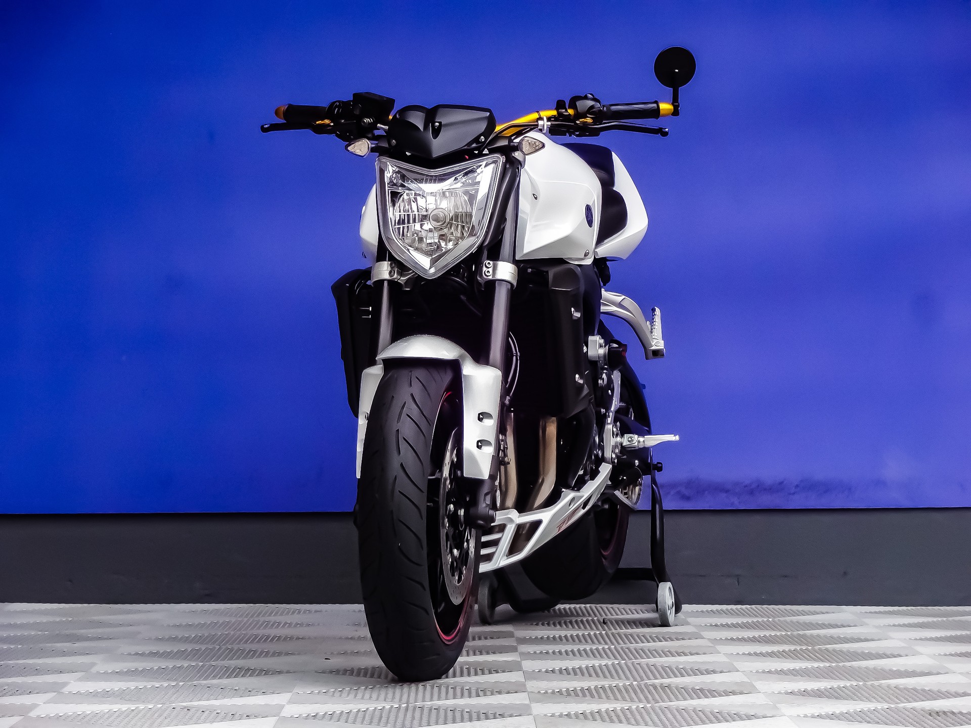 YAMAHA FZ1 N-showroom-element-3