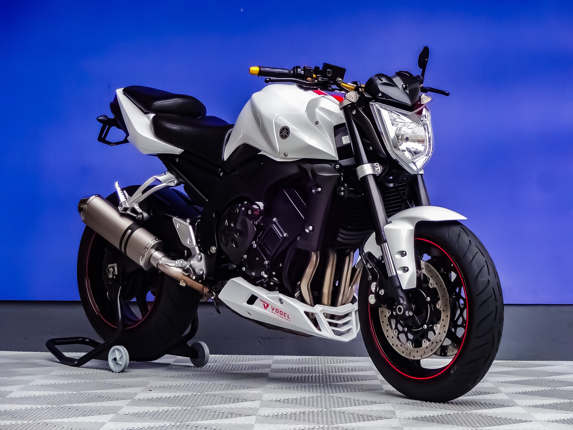 YAMAHA FZ1 N-showroom-element-1