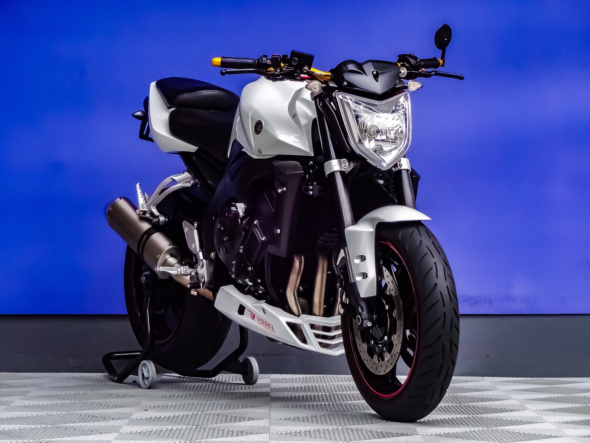 YAMAHA FZ1 N-showroom-element-2