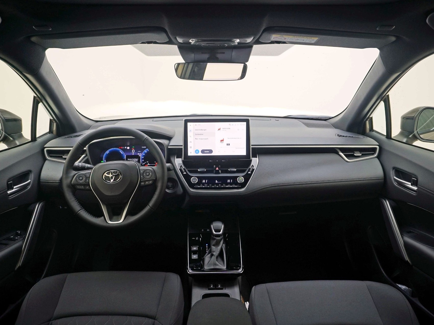 TOYOTA Corolla Cross 2.0 HSD Trend AWD-i ** mit Panorama-Glasdach **-image-9