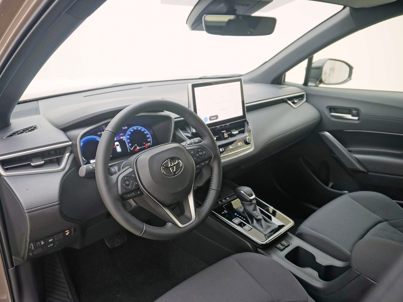 TOYOTA Corolla Cross 2.0 HSD Trend AWD-i ** mit Panorama-Glasdach **-image-8