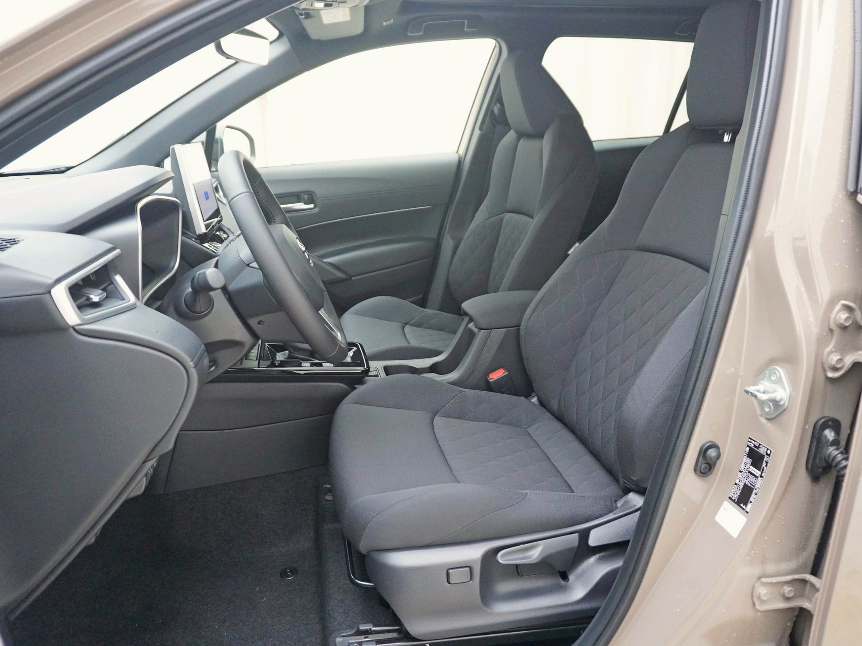 TOYOTA Corolla Cross 2.0 HSD Trend AWD-i ** mit Panorama-Glasdach **-image-6