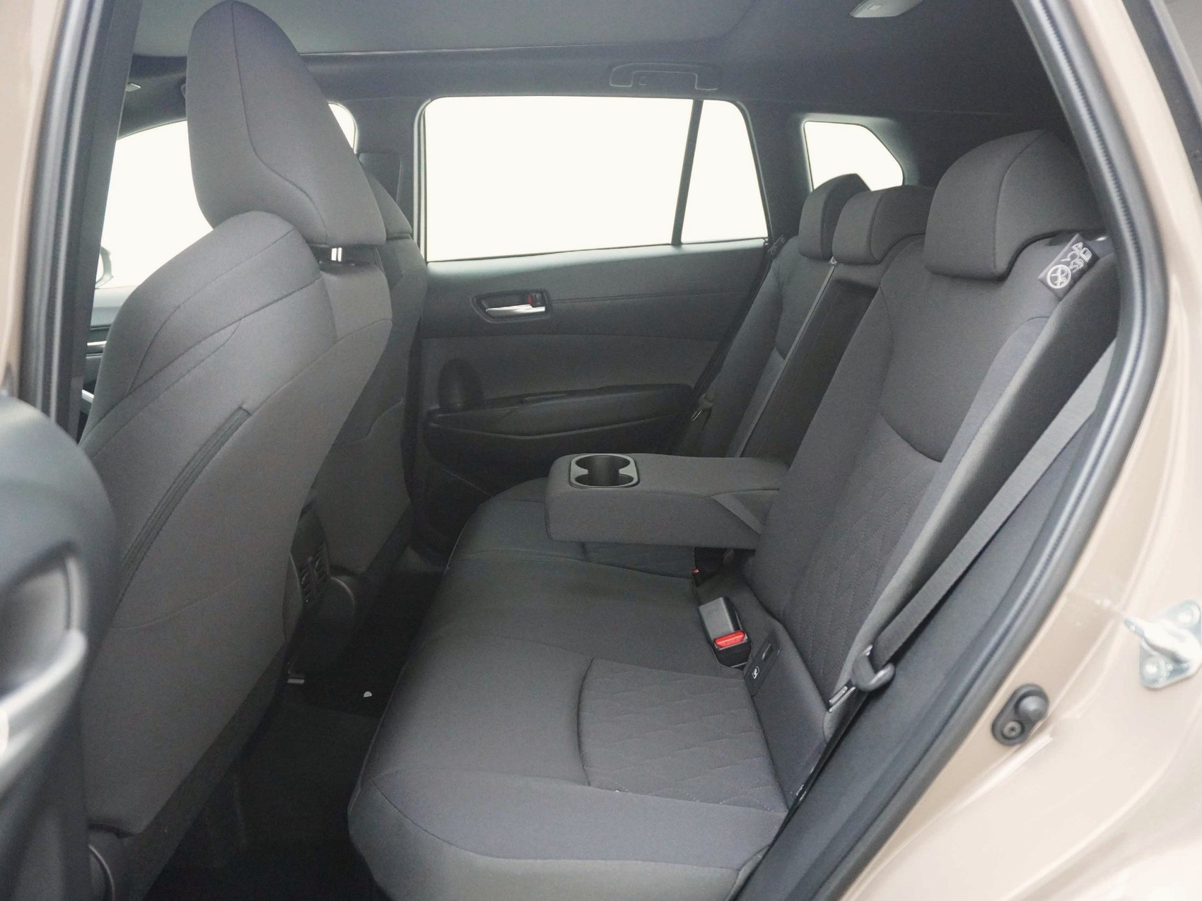 TOYOTA Corolla Cross 2.0 HSD Trend AWD-i ** mit Panorama-Glasdach **-image-14