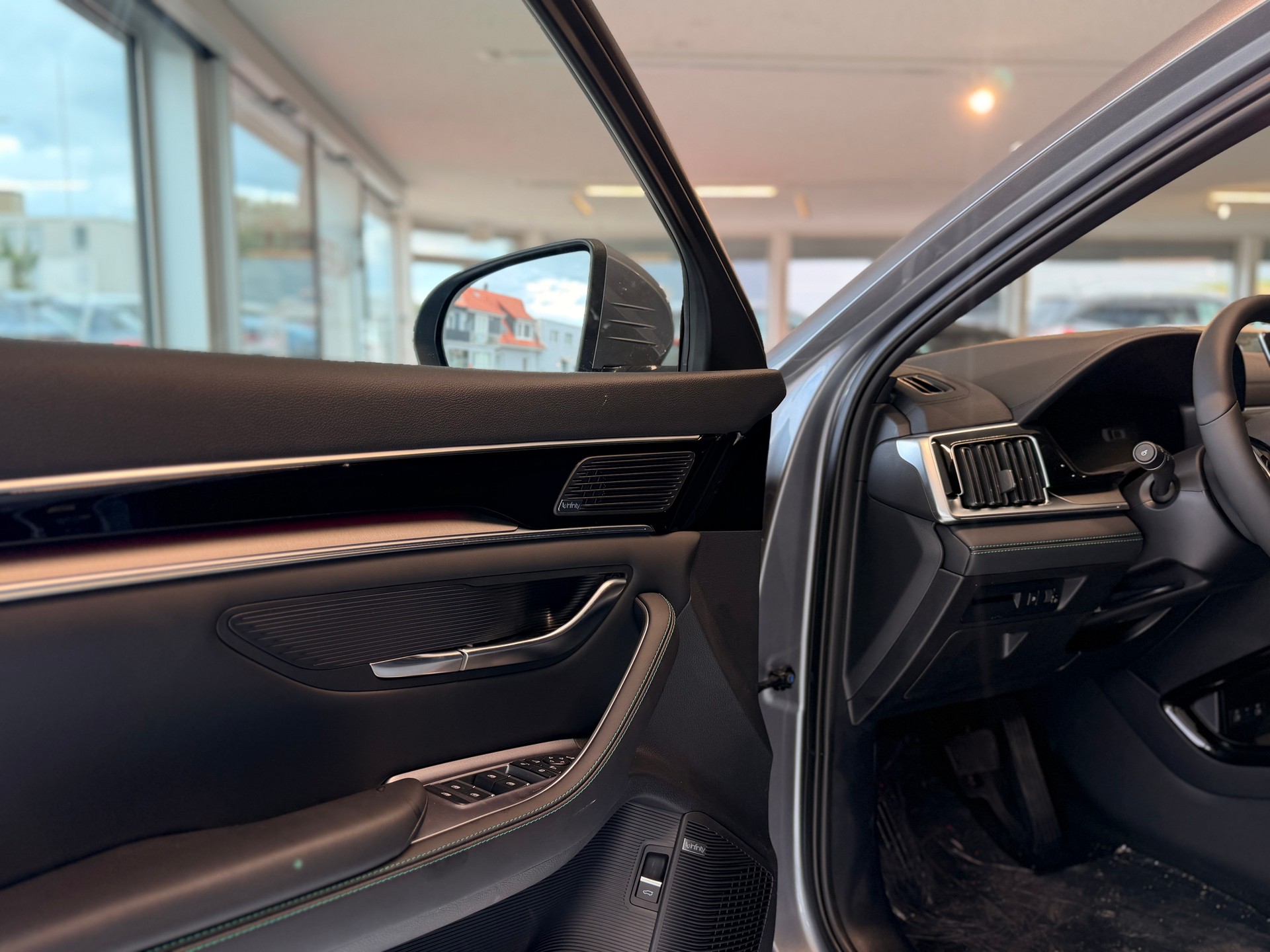 BYD Seal U DM-i Design AWD-image-11