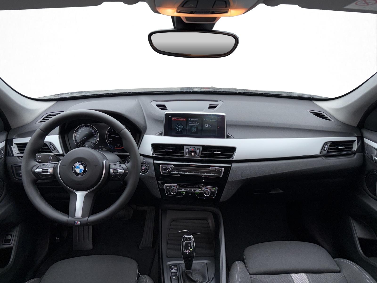 BMW X1 20i xDrive-image-12