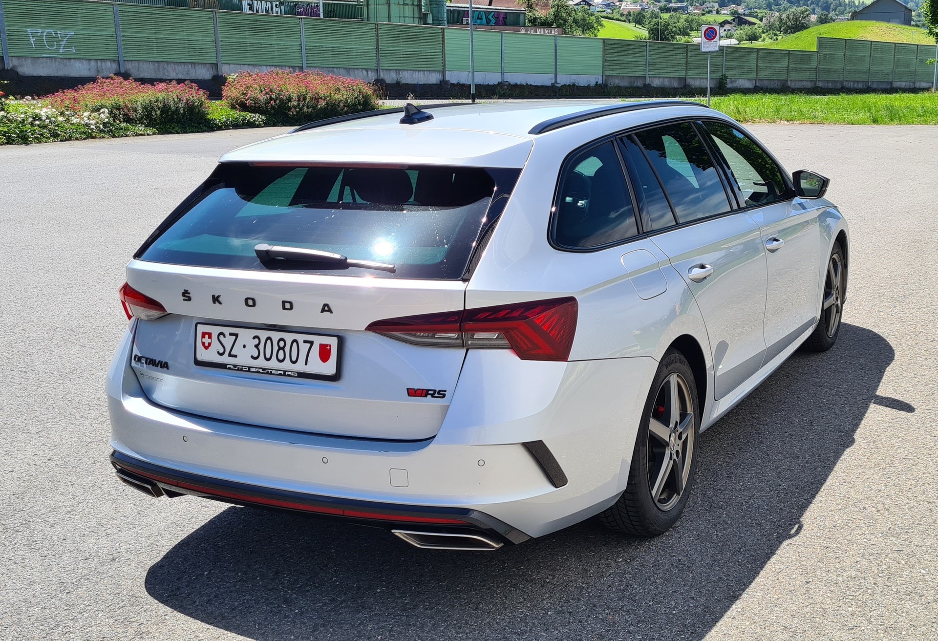 SKODA 2.0 TDI RS 4x4 DSG-image-3