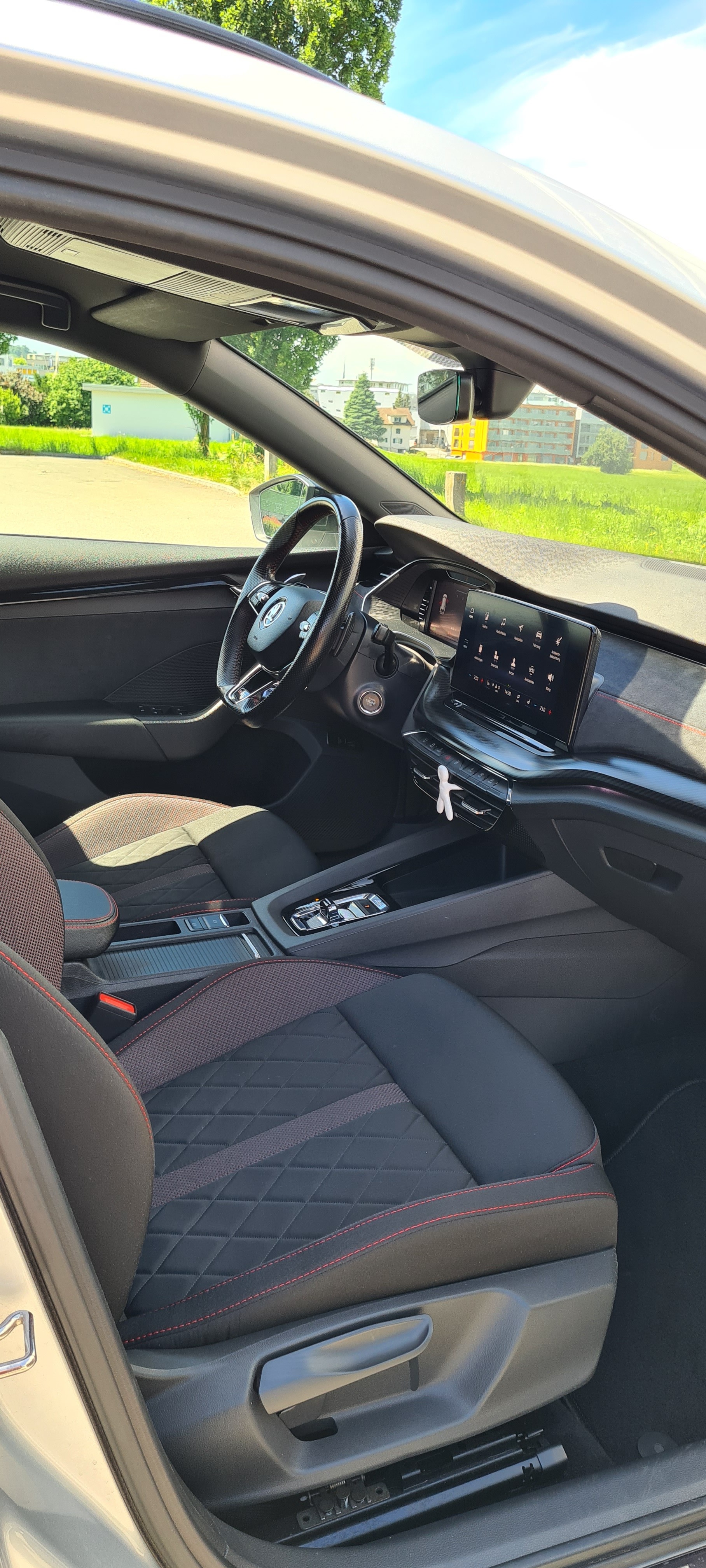 SKODA 2.0 TDI RS 4x4 DSG-image-5