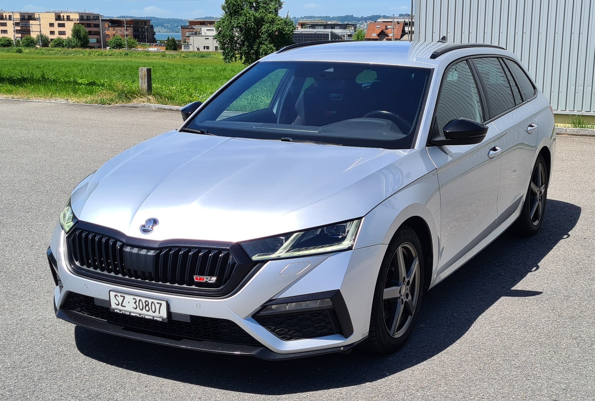 SKODA 2.0 TDI RS 4x4 DSG-image-2