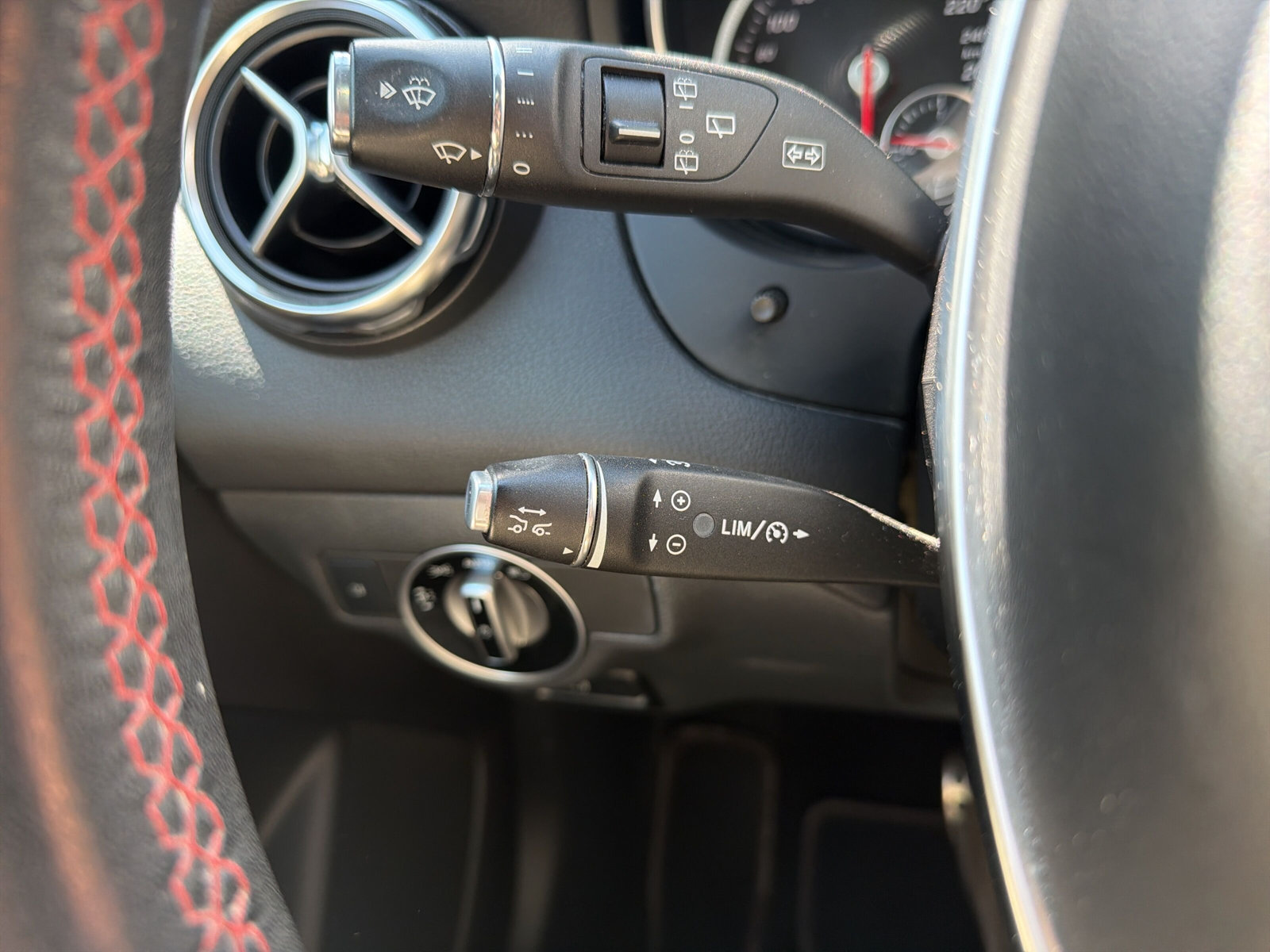 MERCEDES-BENZ GLA 250 AMG Line 4Matic-image-25