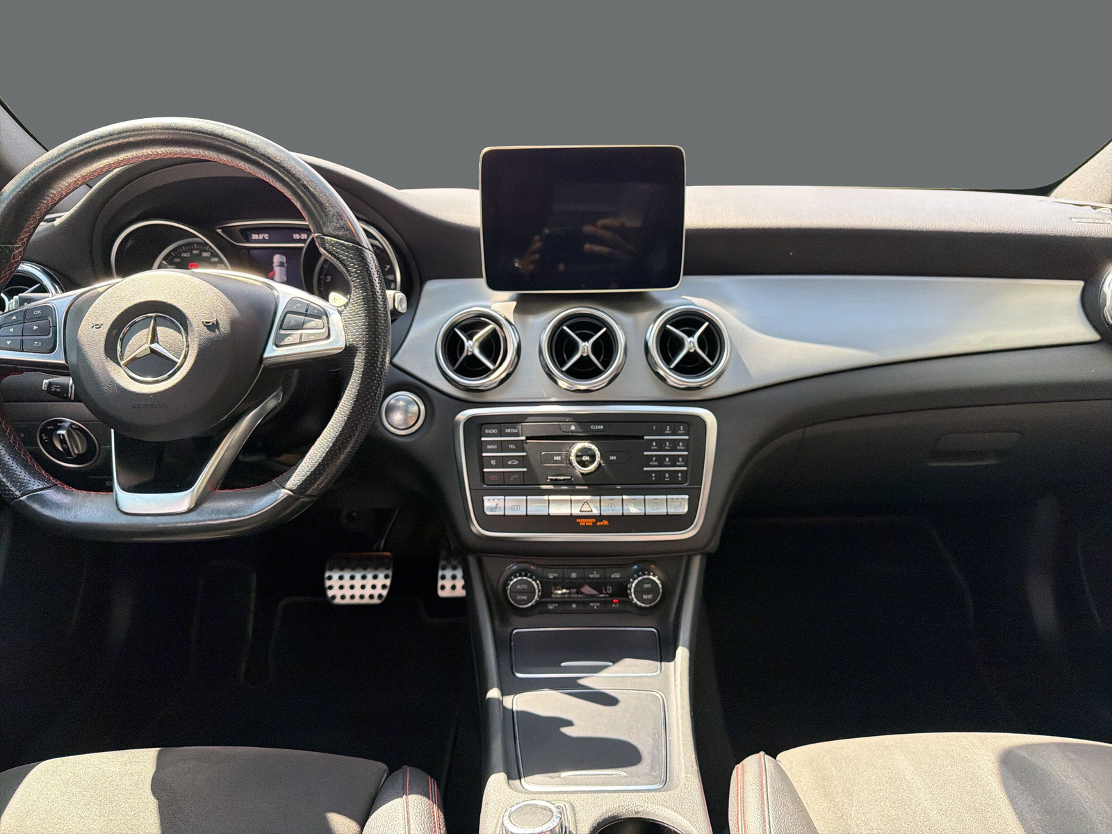 MERCEDES-BENZ GLA 250 AMG Line 4Matic-image-14