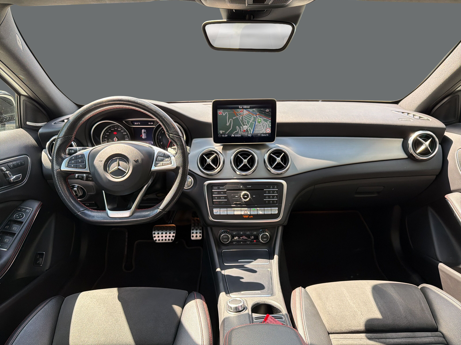 MERCEDES-BENZ GLA 250 AMG Line 4Matic-image-12