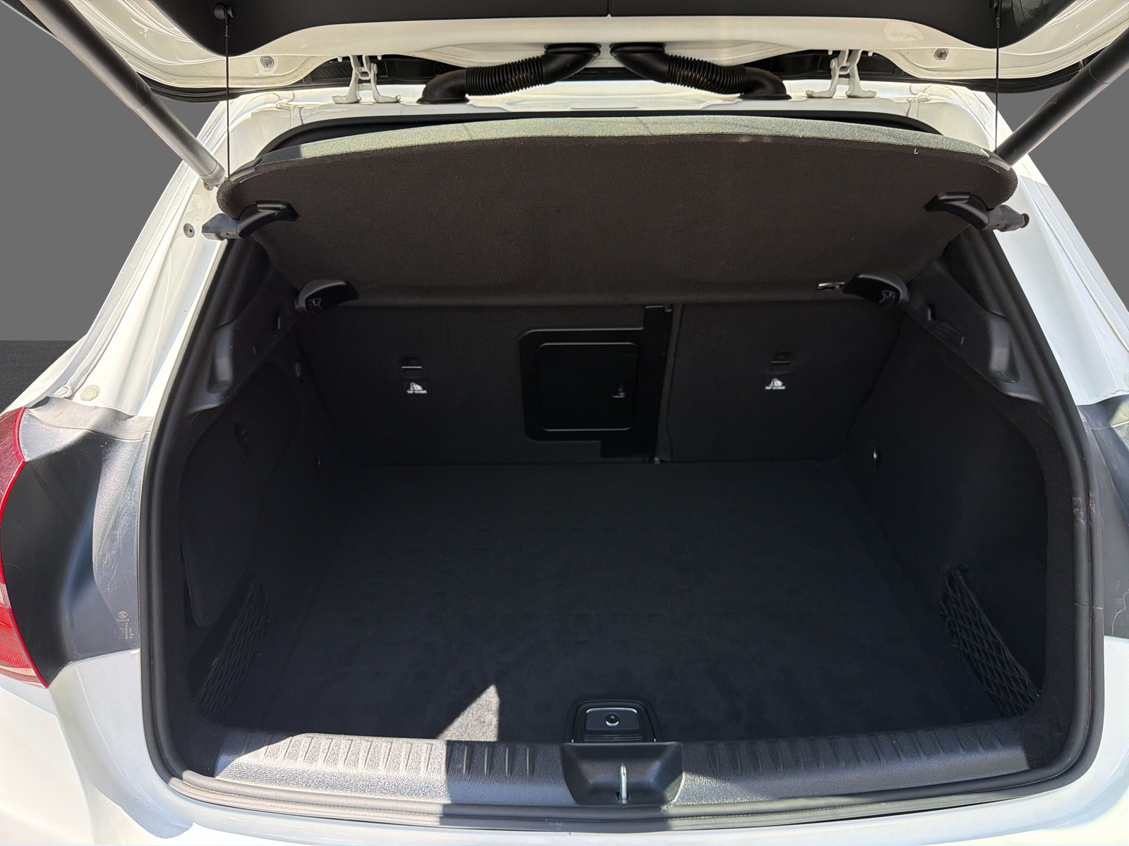 MERCEDES-BENZ GLA 250 AMG Line 4Matic-image-19