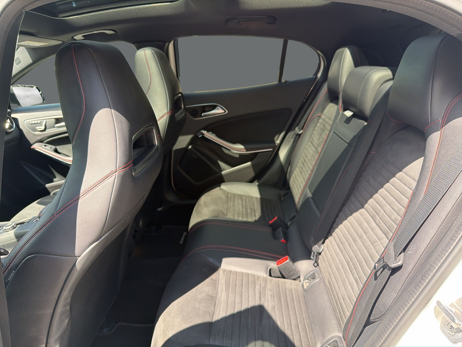 MERCEDES-BENZ GLA 250 AMG Line 4Matic-image-13