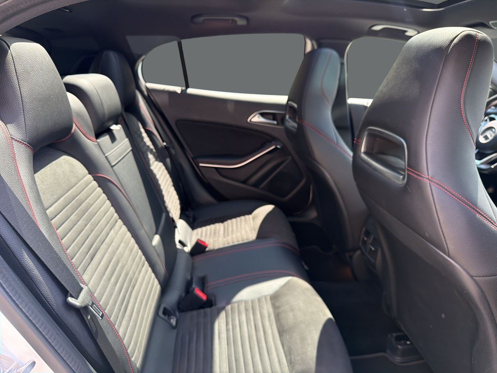 MERCEDES-BENZ GLA 250 AMG Line 4Matic-image-18