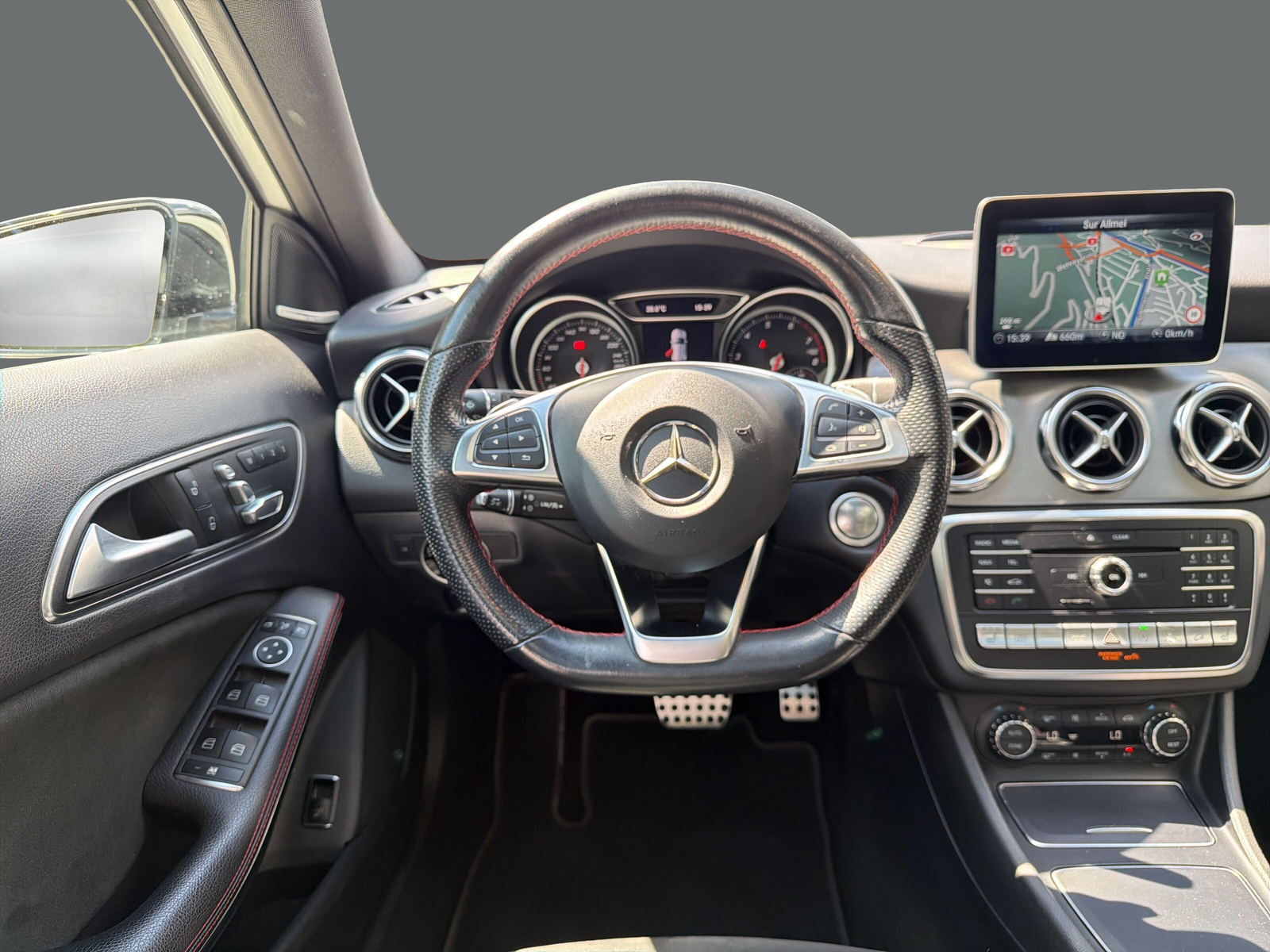MERCEDES-BENZ GLA 250 AMG Line 4Matic-image-9