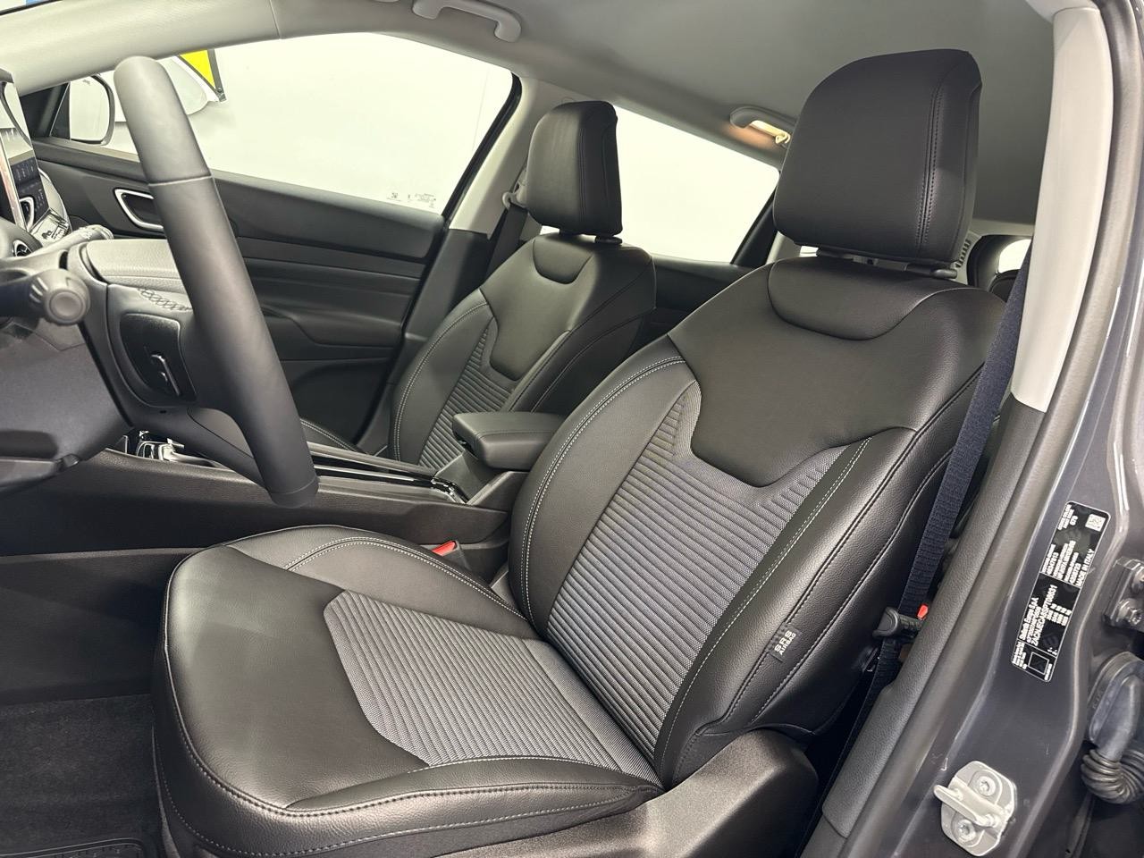 JEEP Compass 4x2 1.5 T MHEV Altitude-image-3