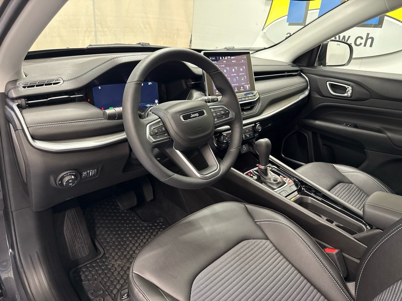 JEEP Compass 4x2 1.5 T MHEV Altitude-image-2