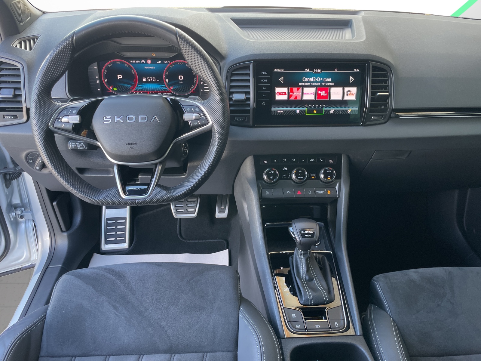 SKODA Karoq 2.0 TSI SportLine 4x4 DSG-image-9