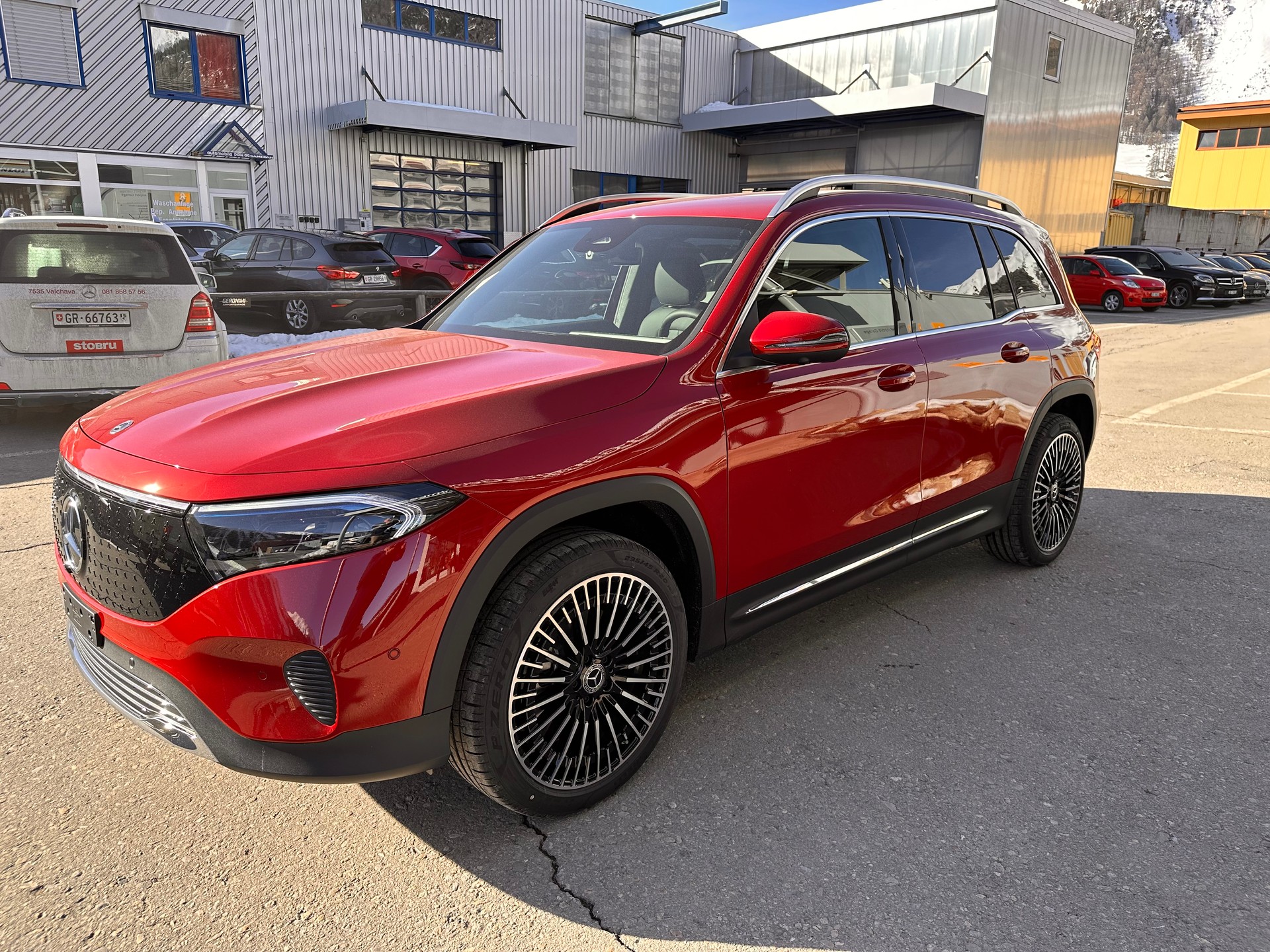 MERCEDES-BENZ EQB 350 Swiss Star Progressive 4Matic-image-3
