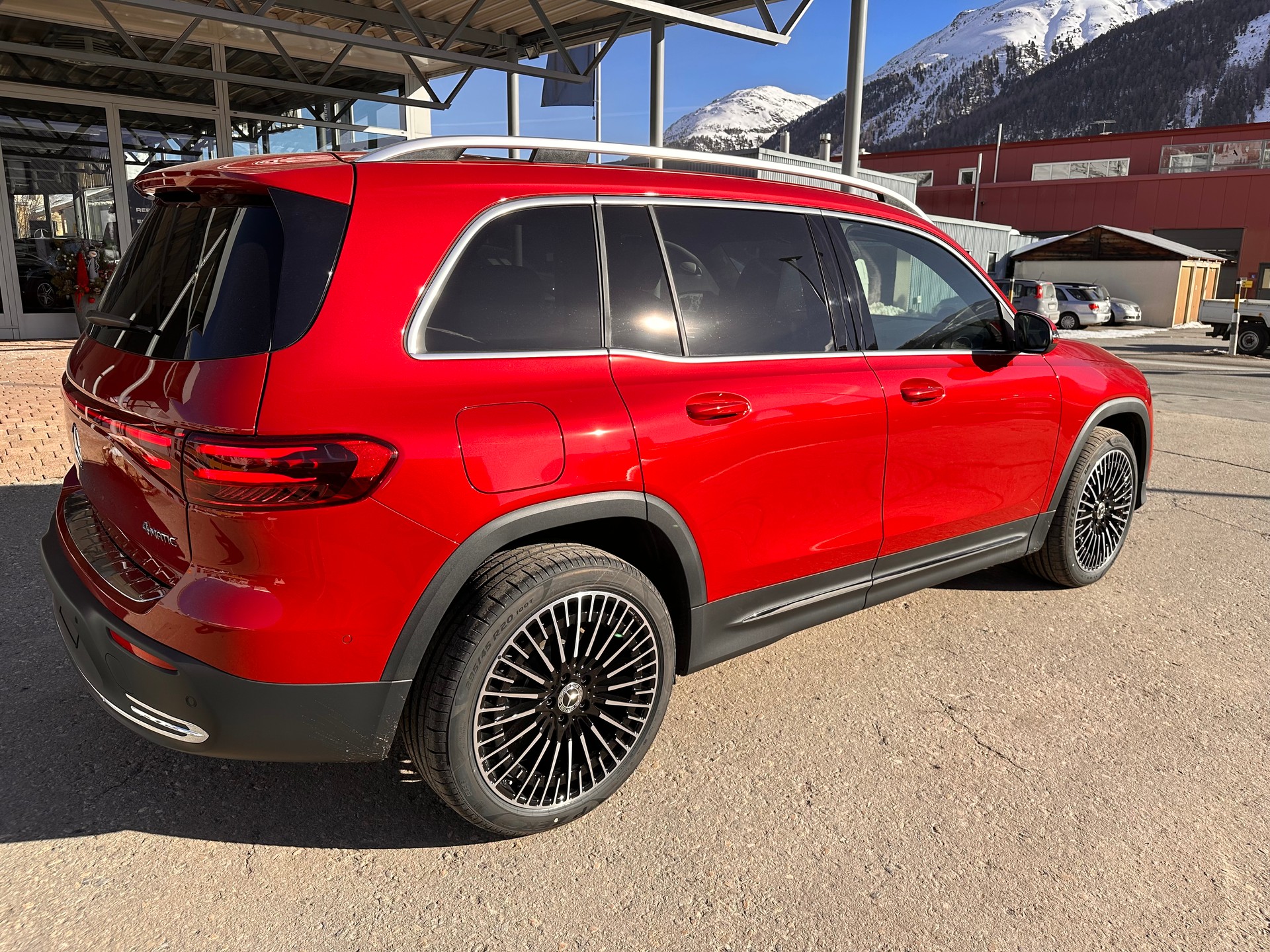 MERCEDES-BENZ EQB 350 Swiss Star Progressive 4Matic-image-7