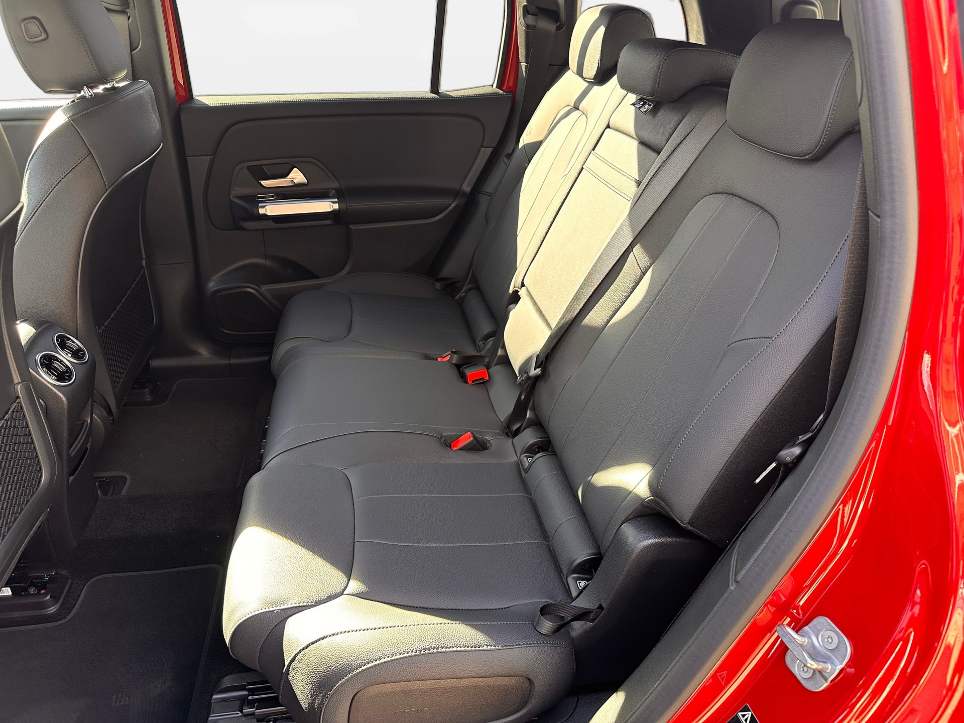 MERCEDES-BENZ EQB 350 Swiss Star Progressive 4Matic-image-10