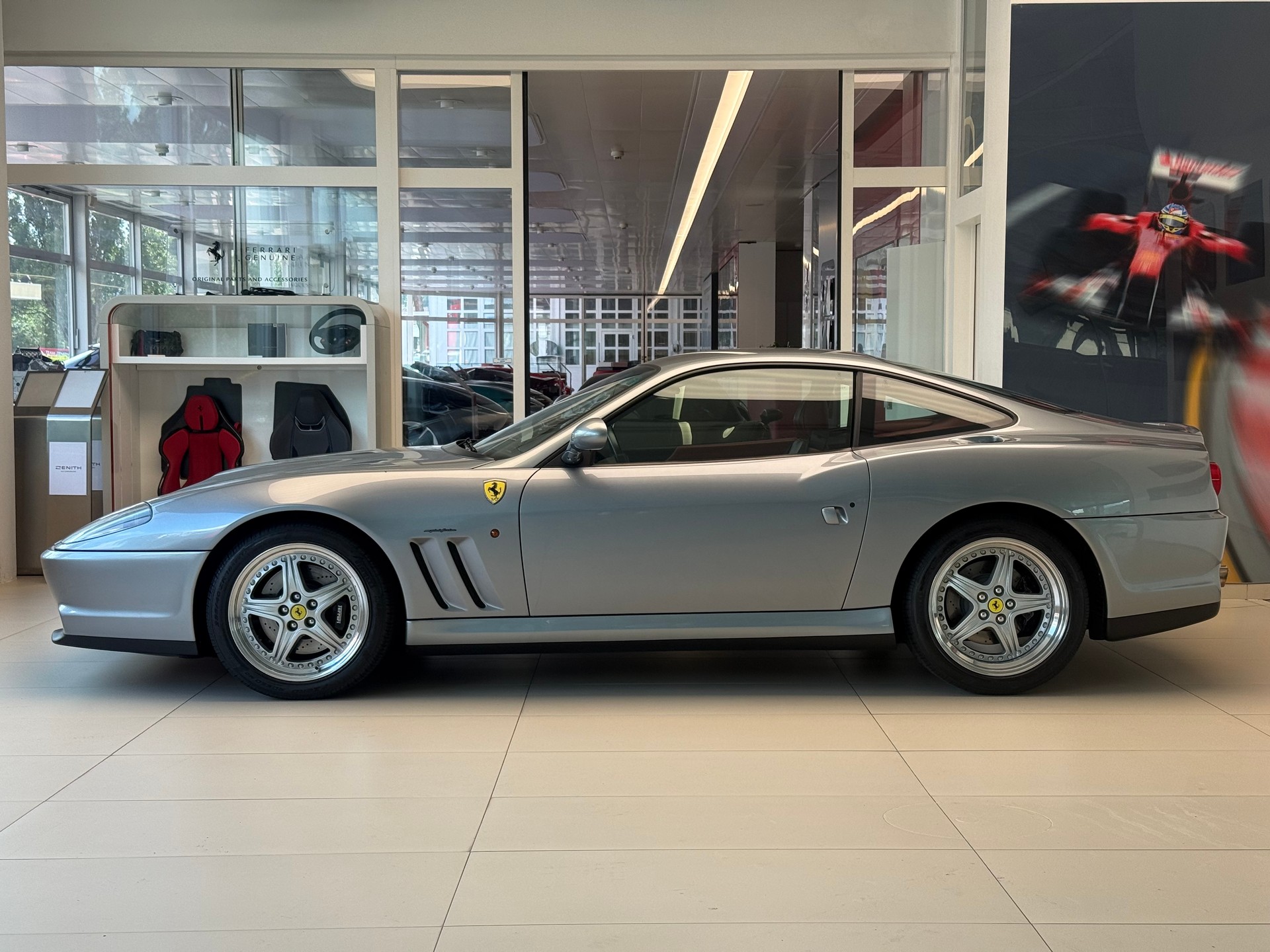 FERRARI F550-image-7