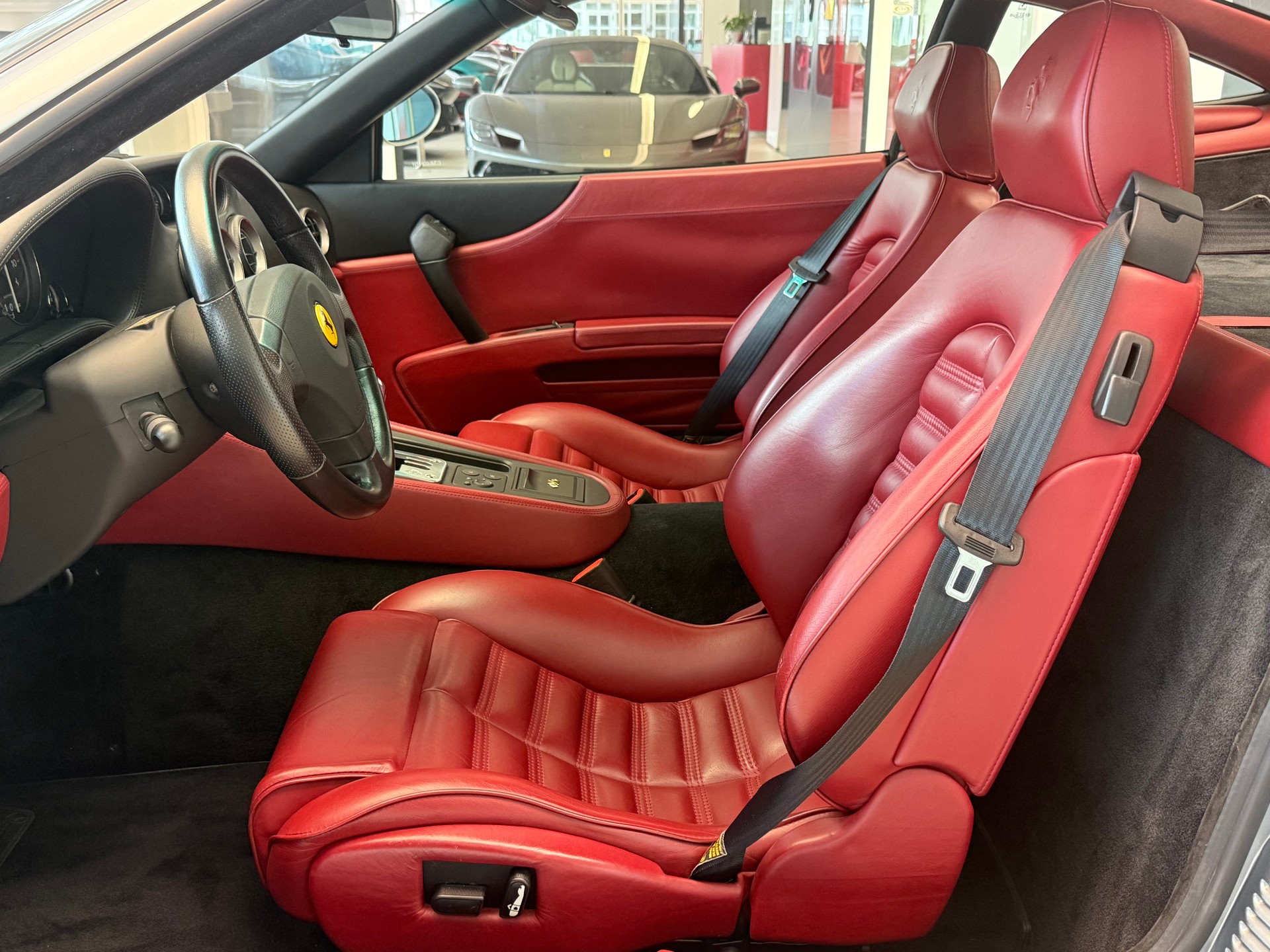 FERRARI F550-image-9