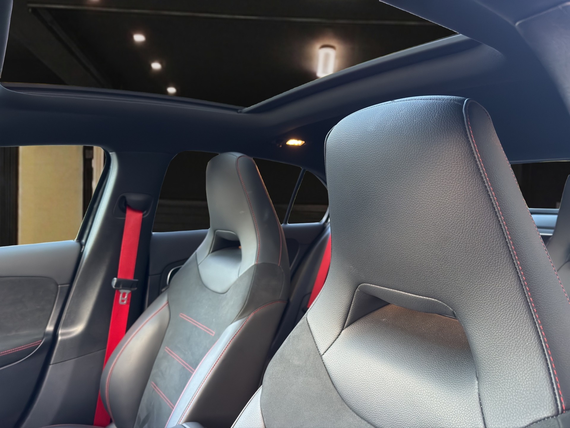 MERCEDES-BENZ A 35 AMG 4matic-image-12