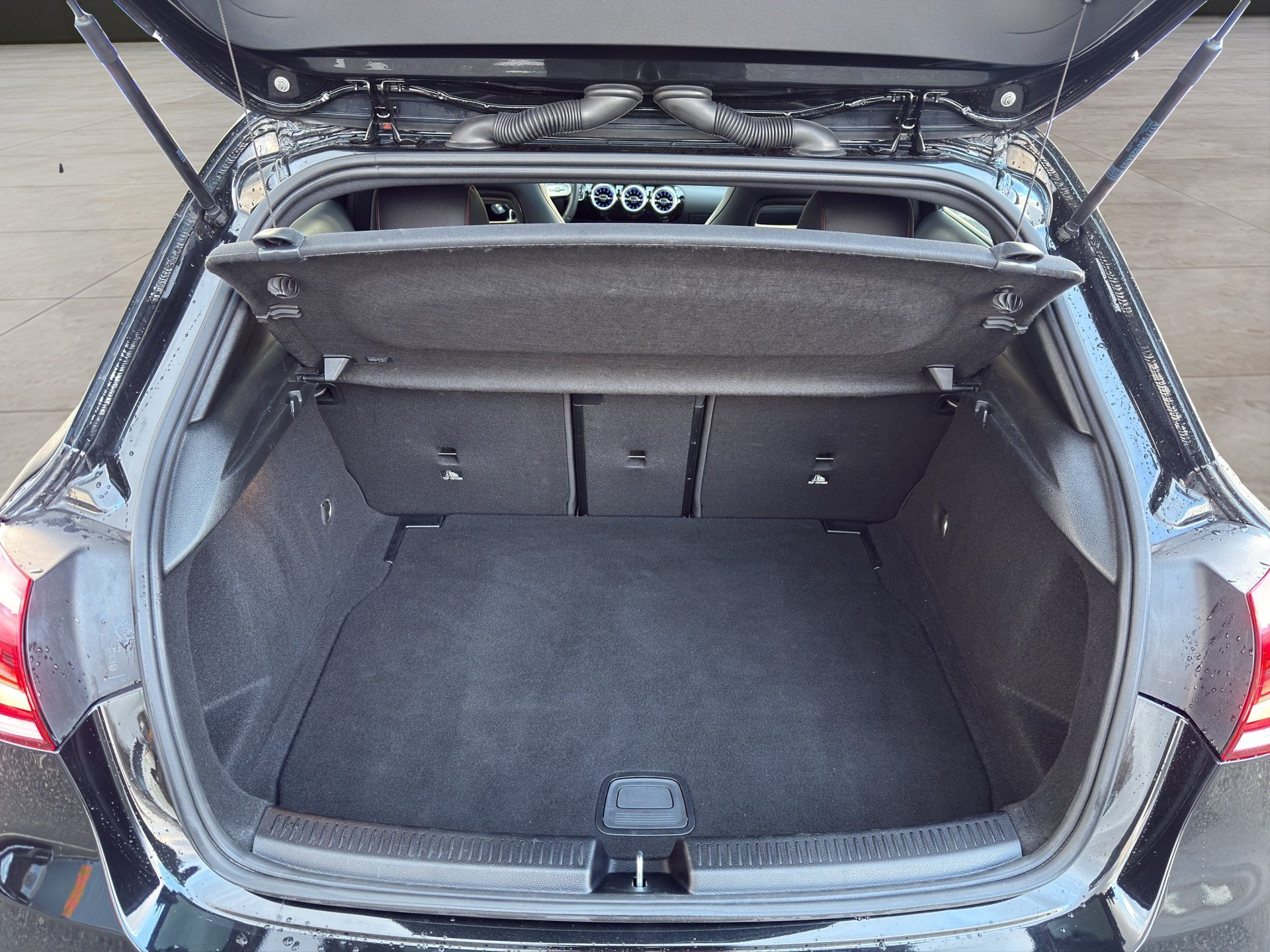 MERCEDES-BENZ A 35 AMG 4matic-image-14