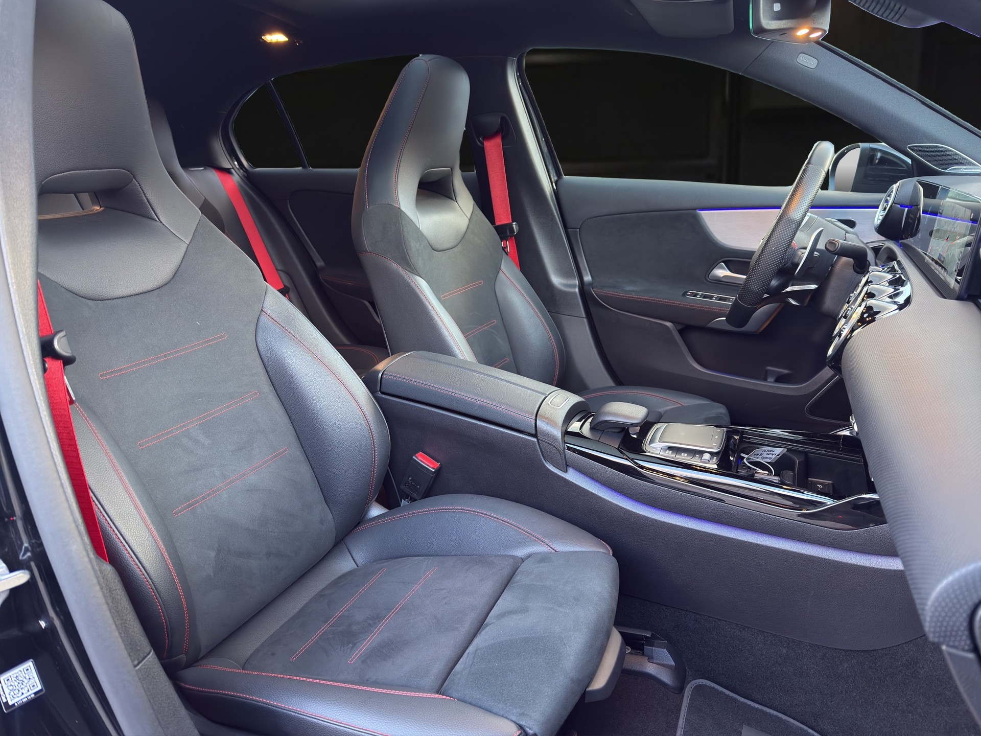 MERCEDES-BENZ A 35 AMG 4matic-image-9