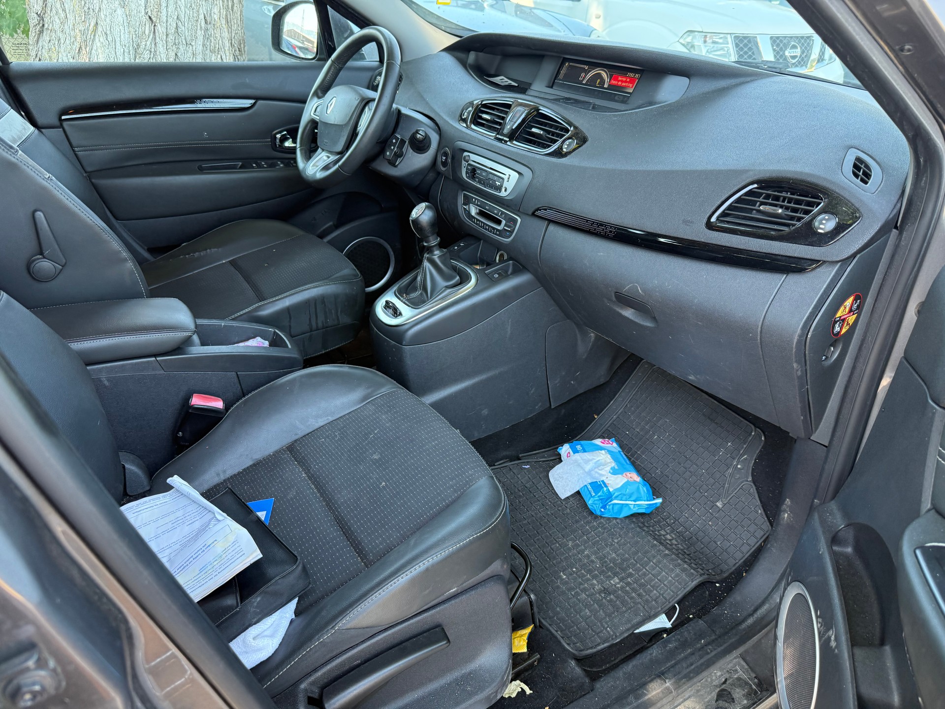 RENAULT Grand Scénic 1.4 16V Turbo Privilège-image-9