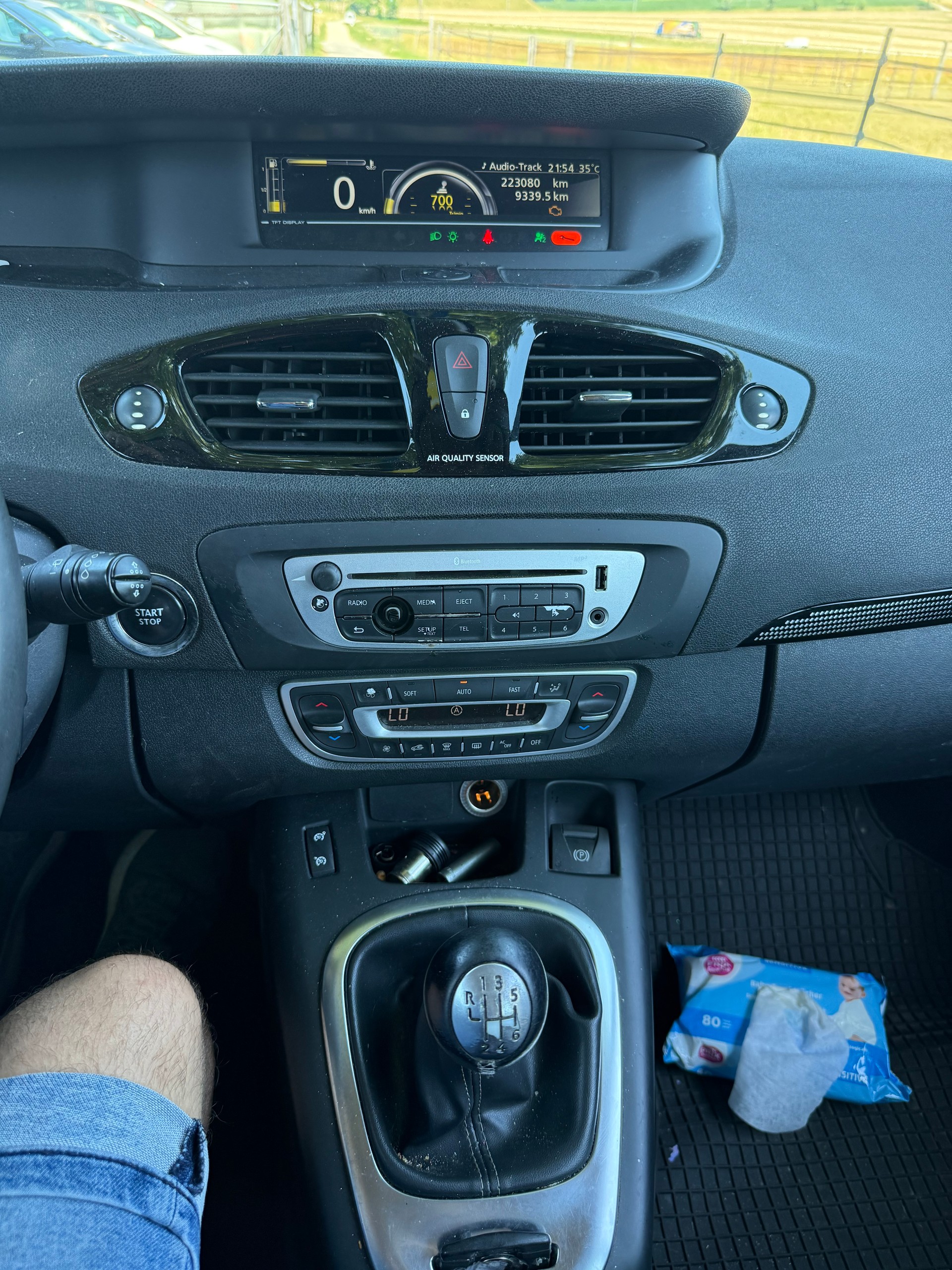 RENAULT Grand Scénic 1.4 16V Turbo Privilège-image-13