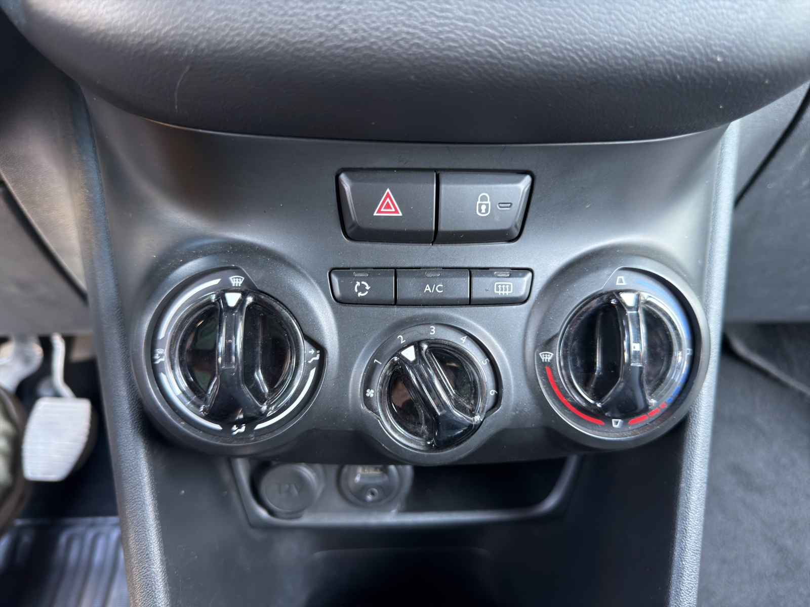 PEUGEOT 208 1.2 VTI Access-image-12