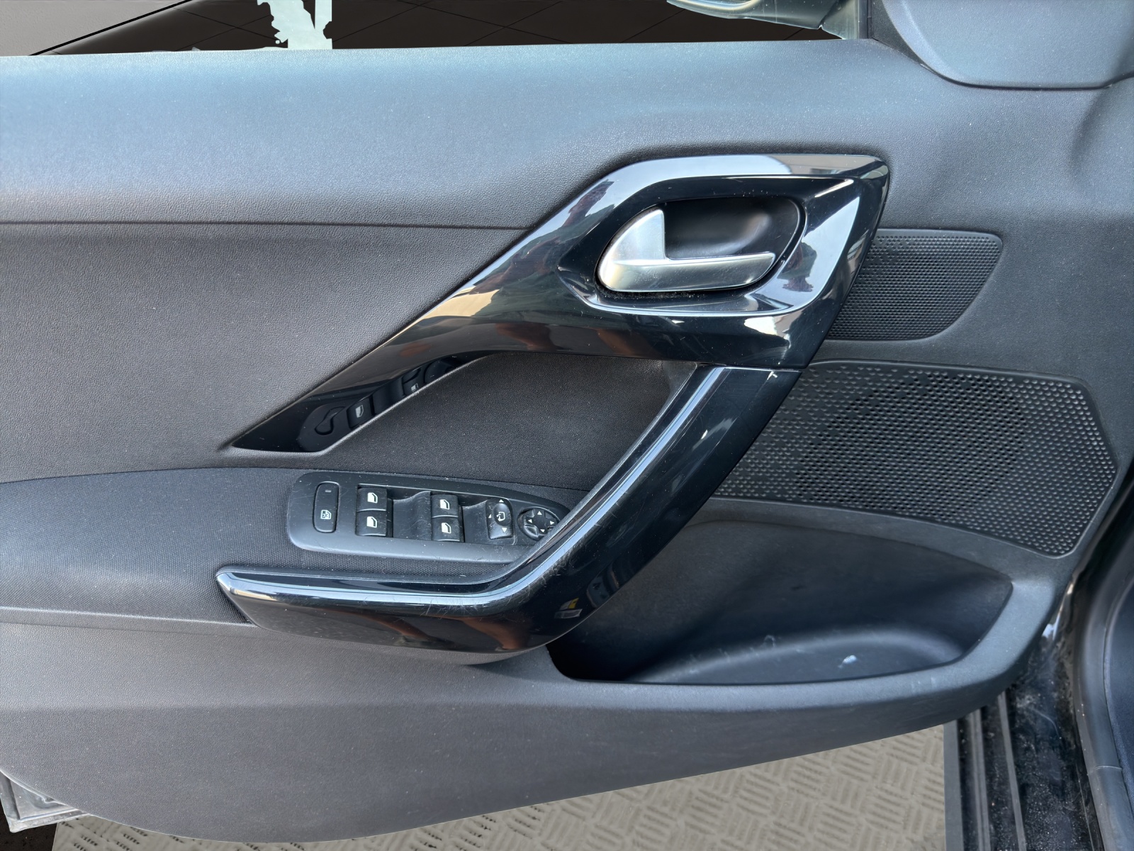 PEUGEOT 208 1.2 VTI Access-image-11