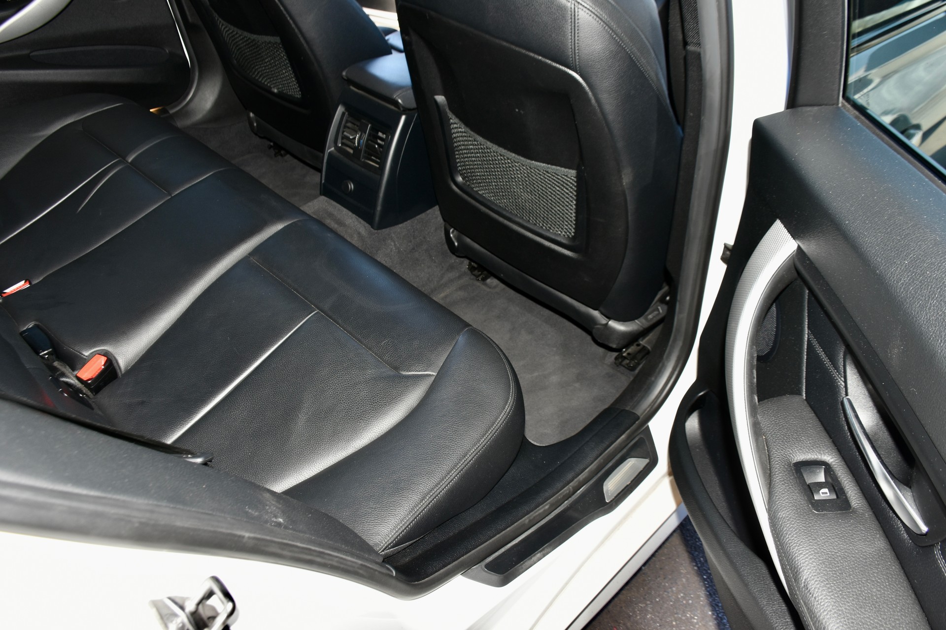 BMW 320d xDrive Touring Sport Line Steptronic-image-6