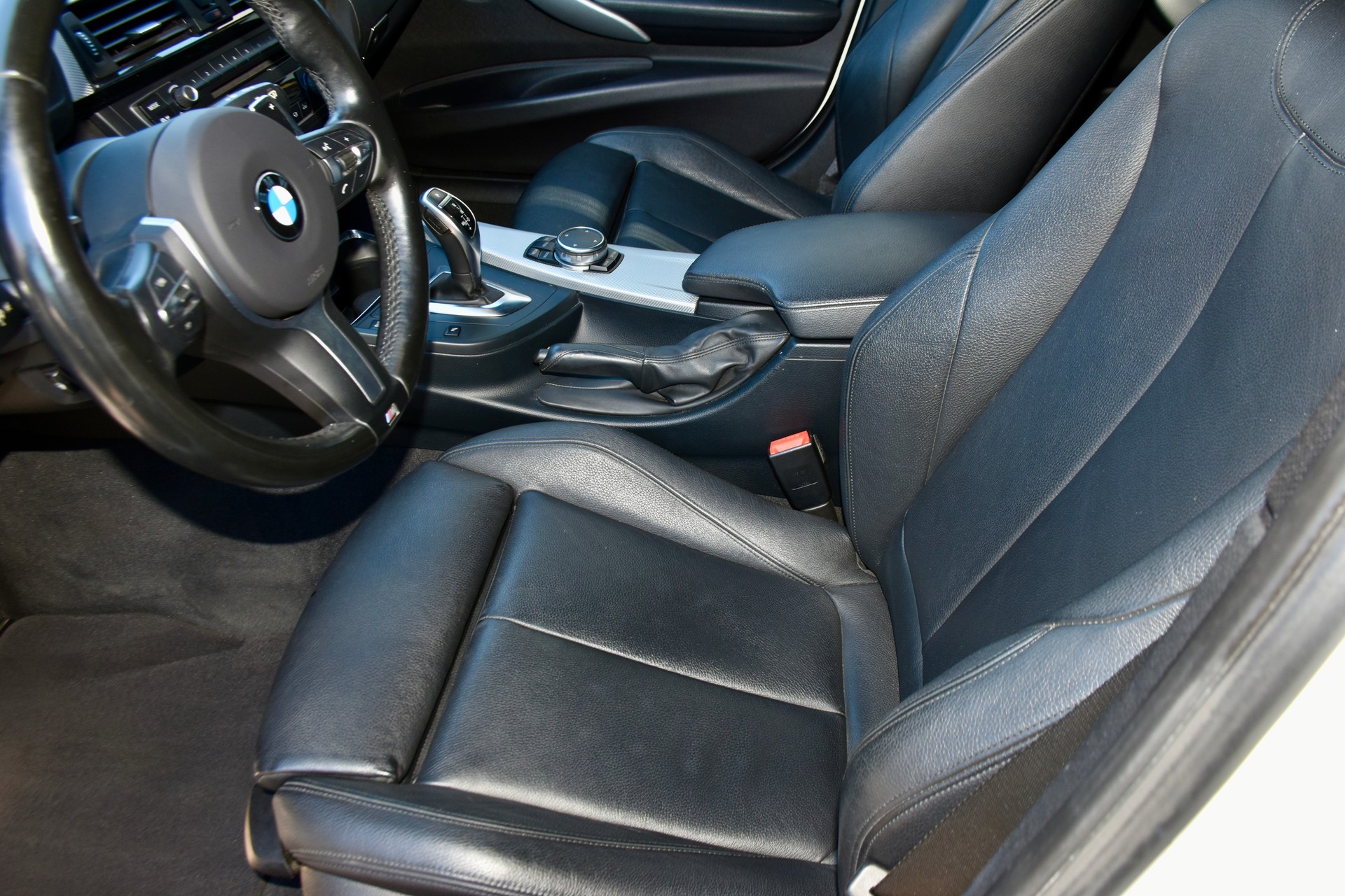 BMW 320d xDrive Touring Sport Line Steptronic-image-2
